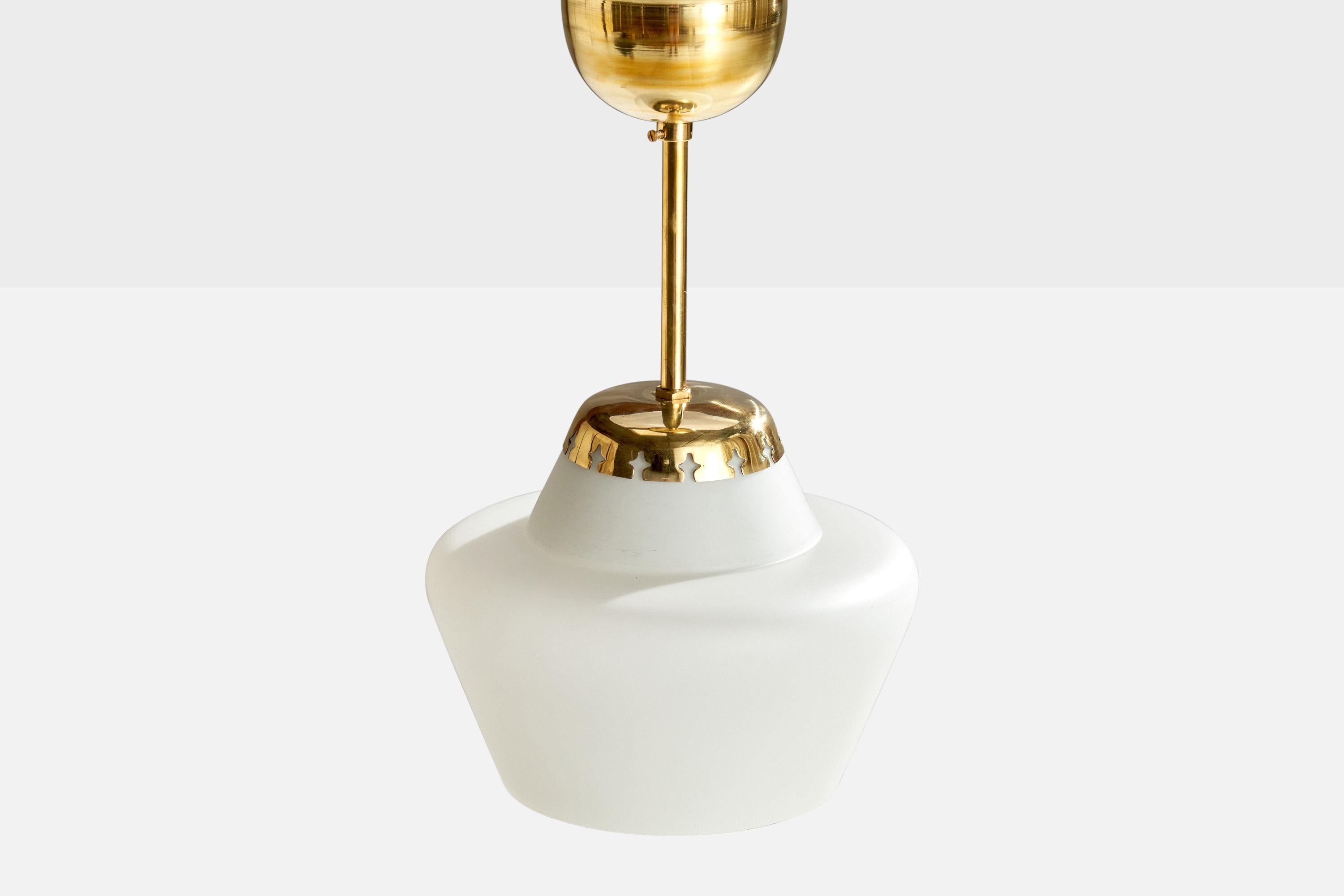 Svedese Designer svedese, lampada a sospensione, ottone, vetro, Svezia, anni '1940 in vendita