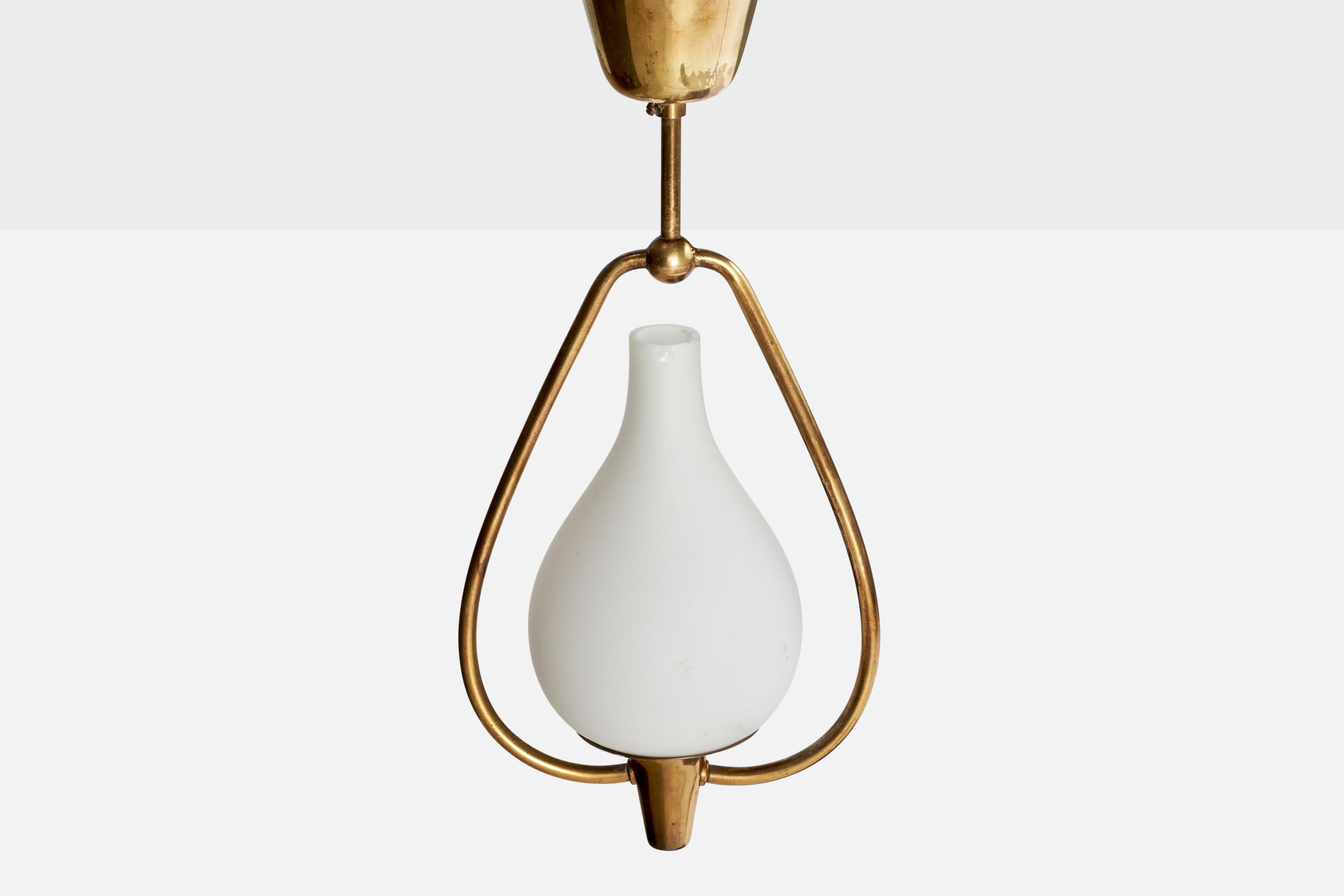 Suédois Design suédois, lampe à suspension, laiton, verre, Suède, années 1940 en vente
