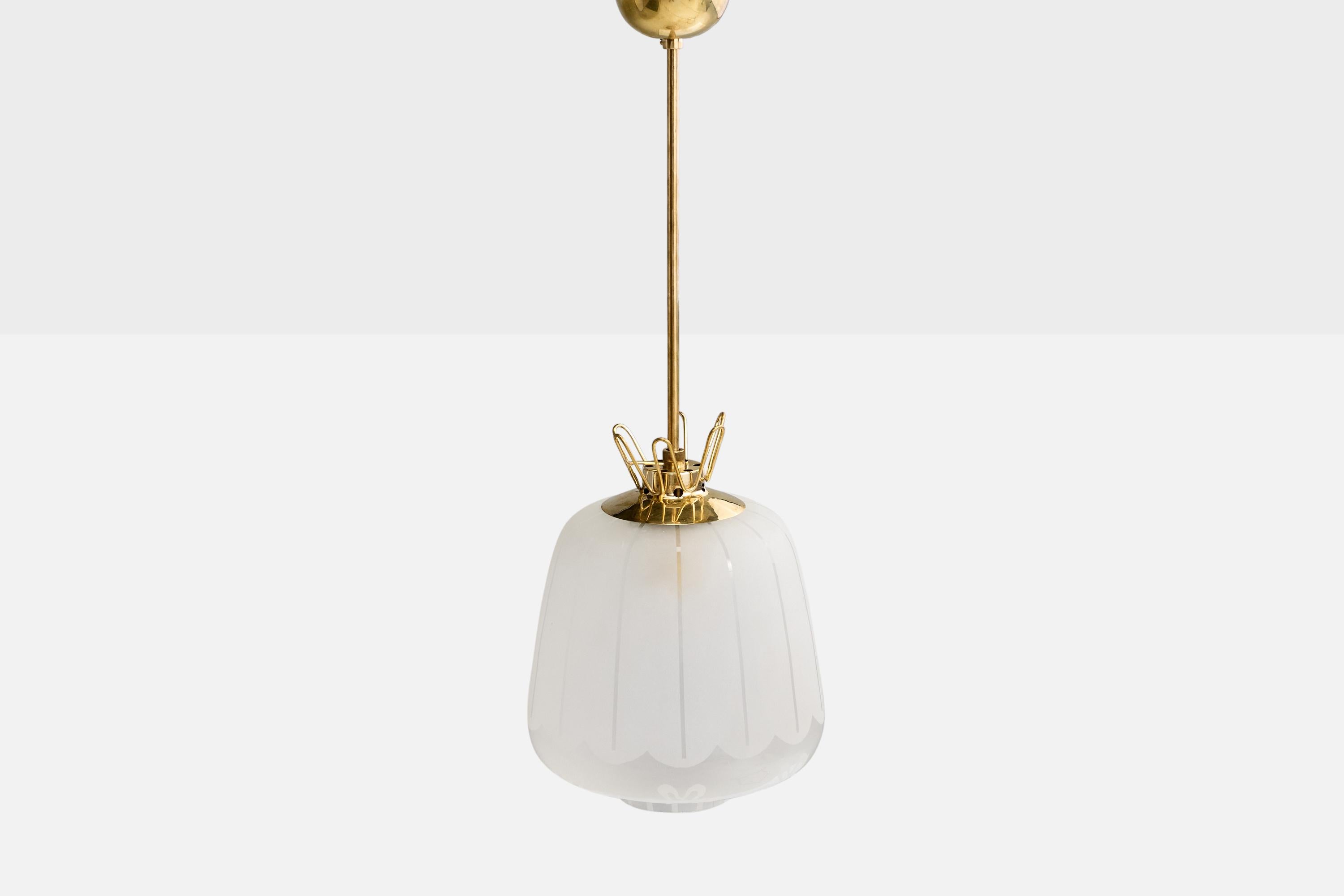 Svedese Designer svedese, lampada a sospensione, ottone, vetro, Svezia, anni '1940 in vendita