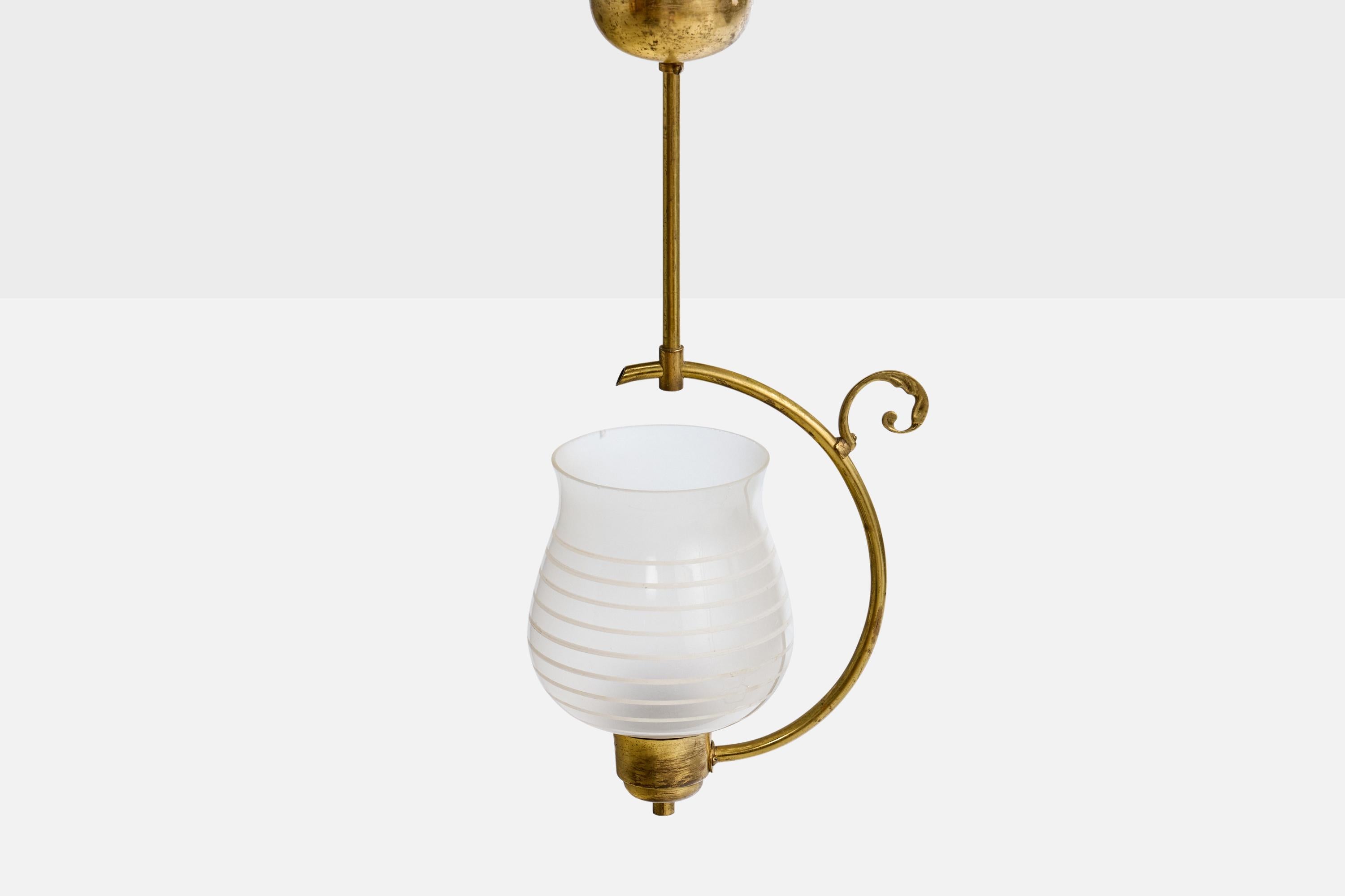 Suédois Design suédois, lampe à suspension, laiton, verre, Suède, années 1940 en vente