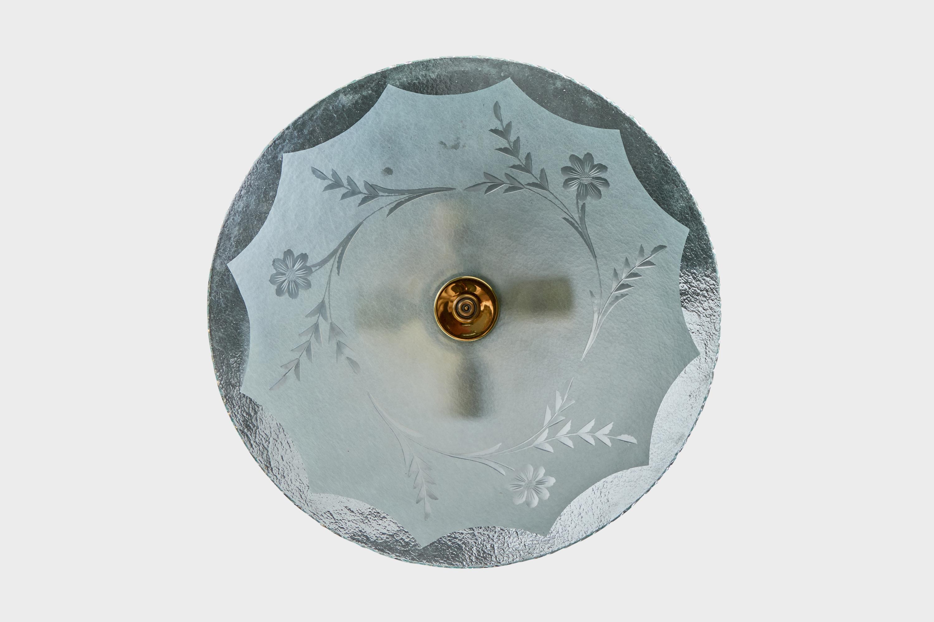 Suédois Design suédois, lampe à suspension, laiton, verre, Suède, années 1940 en vente