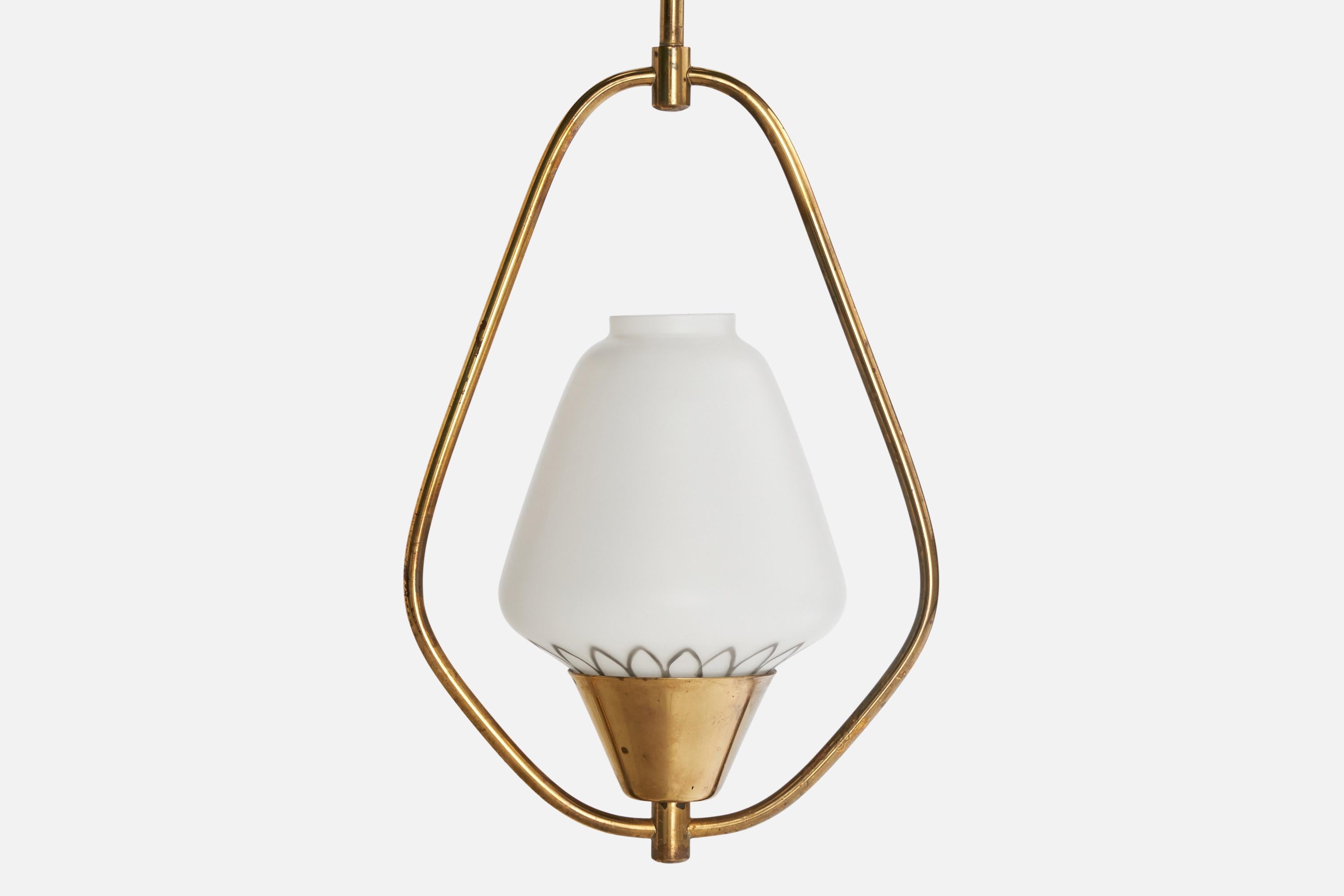 Designer svedese, lampada a sospensione, ottone, vetro, Svezia, anni '1940 In condizioni buone in vendita a High Point, NC