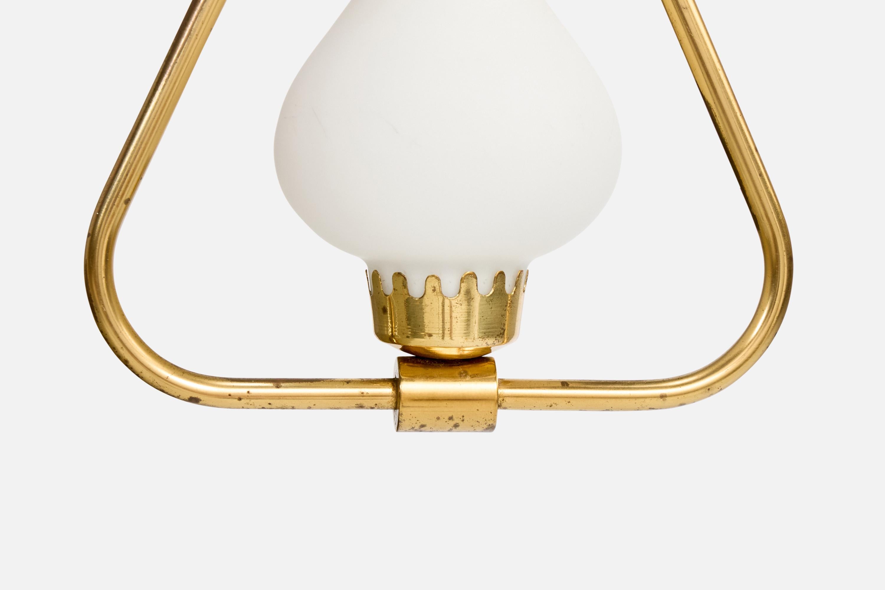 Designer svedese, lampada a sospensione, ottone, vetro, Svezia, anni '1940 In condizioni buone in vendita a High Point, NC