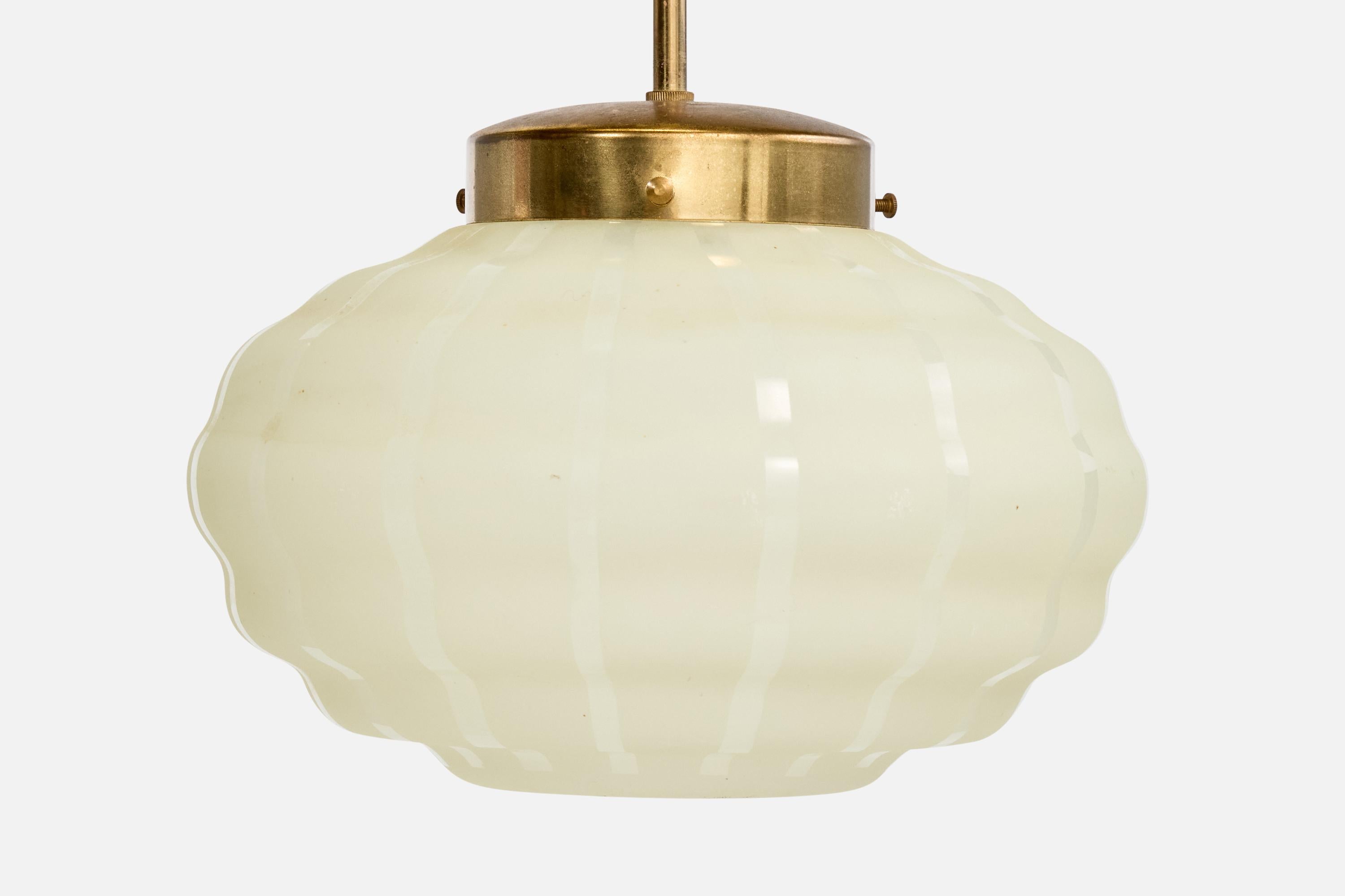 Design suédois, lampe à suspension, laiton, verre, Suède, années 1940 Bon état - En vente à High Point, NC