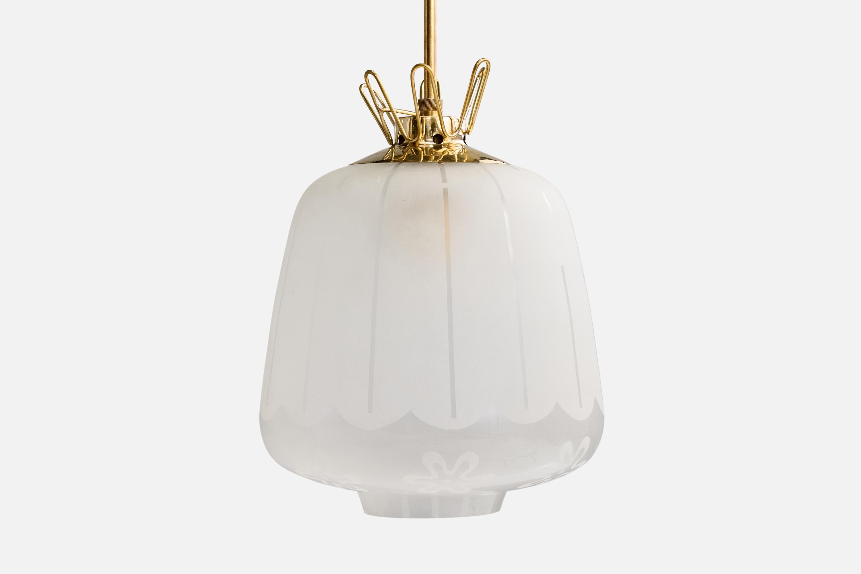 Designer svedese, lampada a sospensione, ottone, vetro, Svezia, anni '1940 In condizioni buone in vendita a High Point, NC