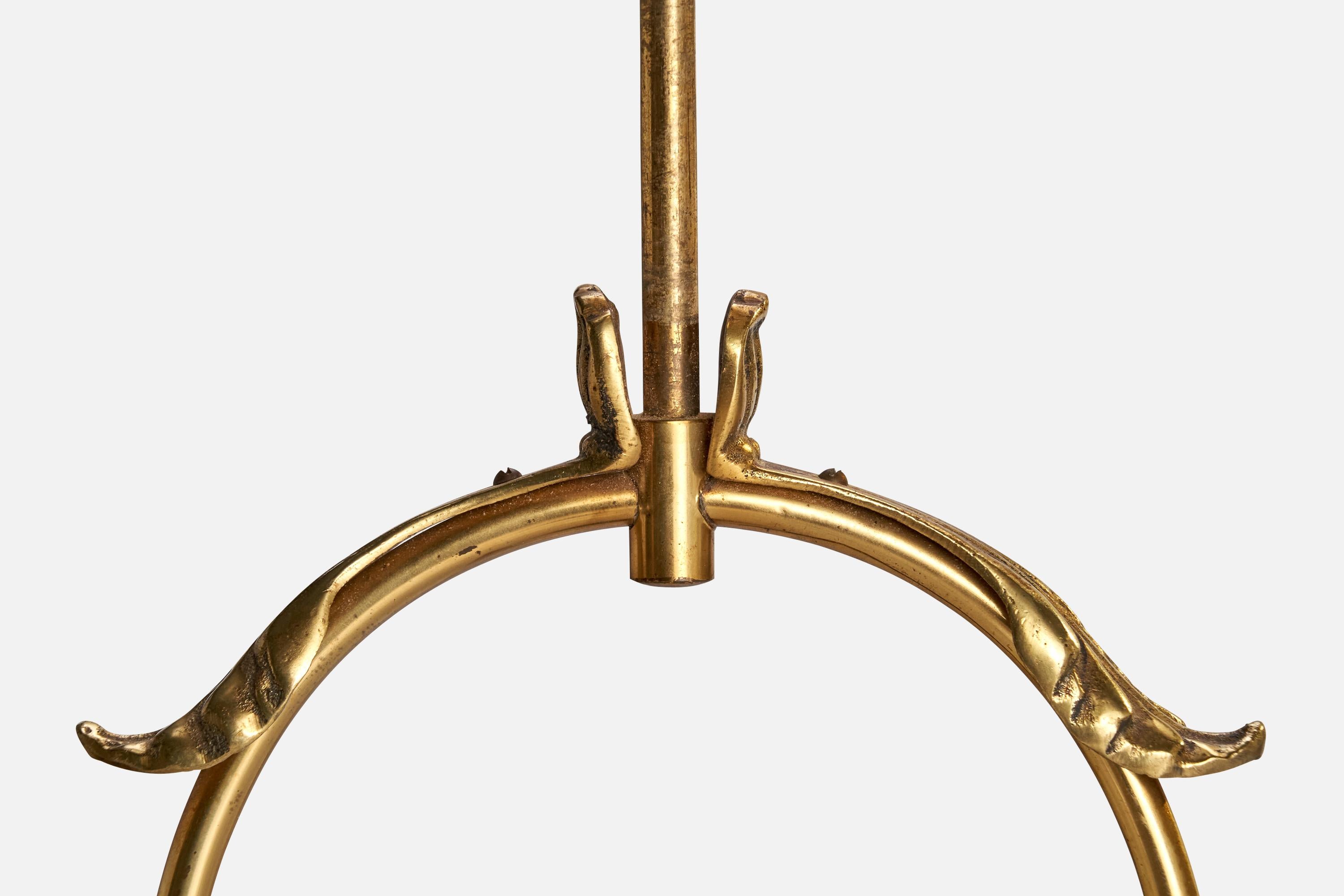 Milieu du XXe siècle Design suédois, lampe à suspension, laiton, verre, Suède, années 1940 en vente