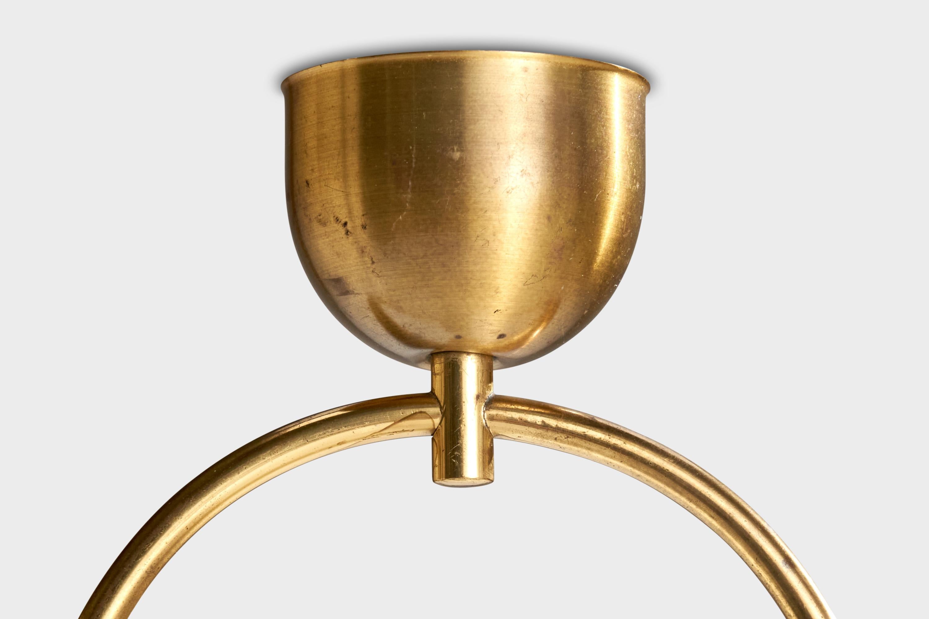 Metà XX secolo Designer svedese, lampada a sospensione, ottone, vetro, Svezia, anni '1940 in vendita