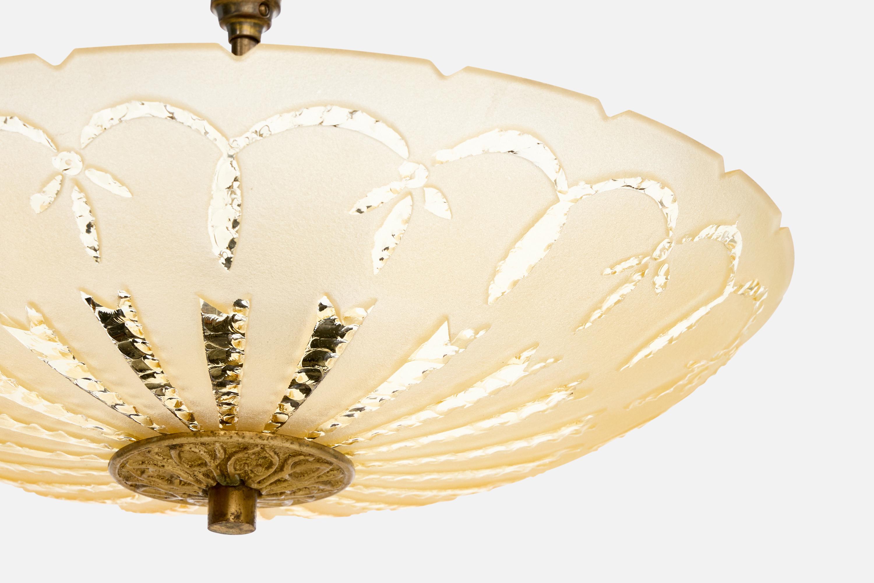 Metà XX secolo Designer svedese, lampada a sospensione, ottone, vetro, Svezia, anni '1940 in vendita