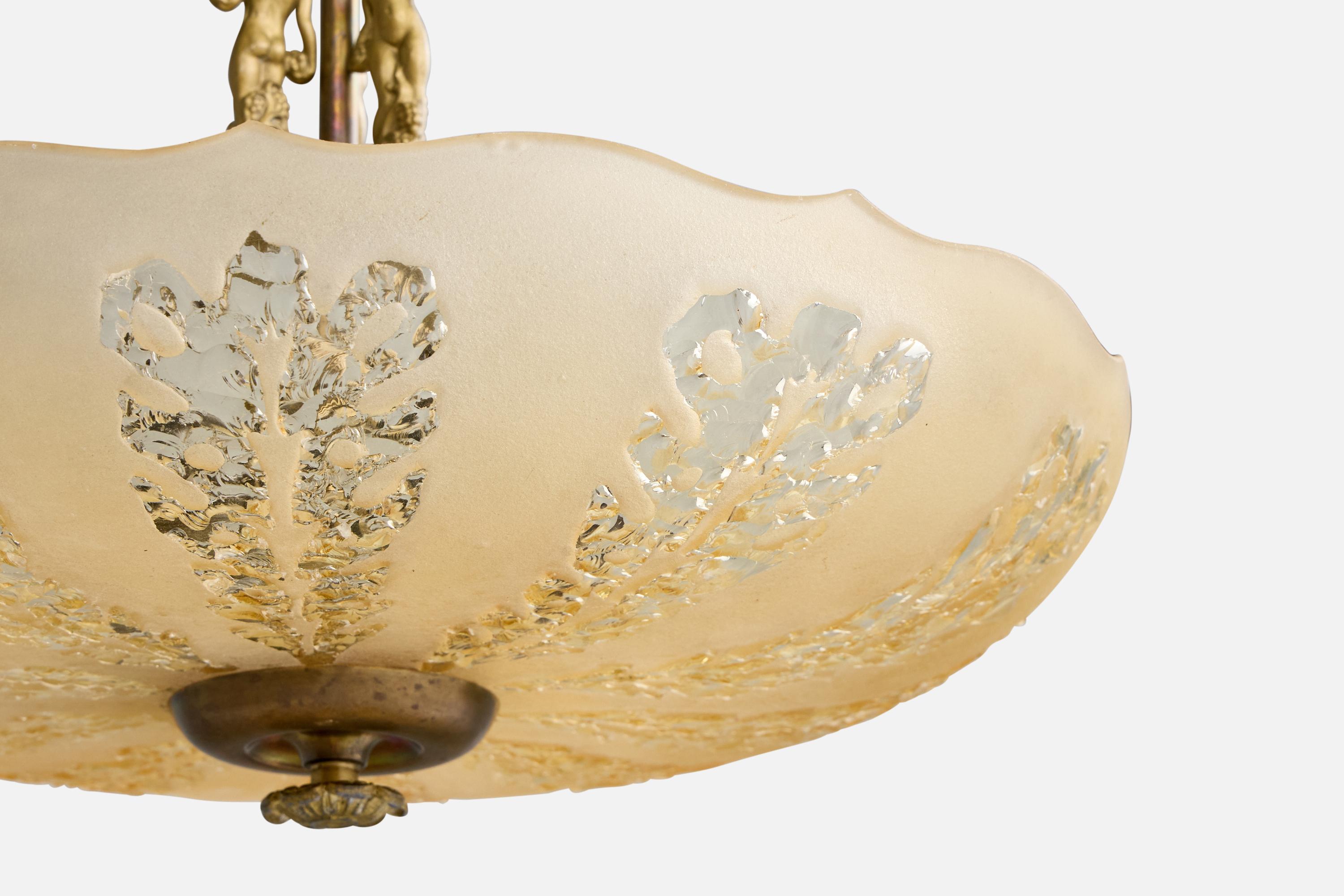 Milieu du XXe siècle Design suédois, lampe à suspension, laiton, verre, Suède, années 1940 en vente