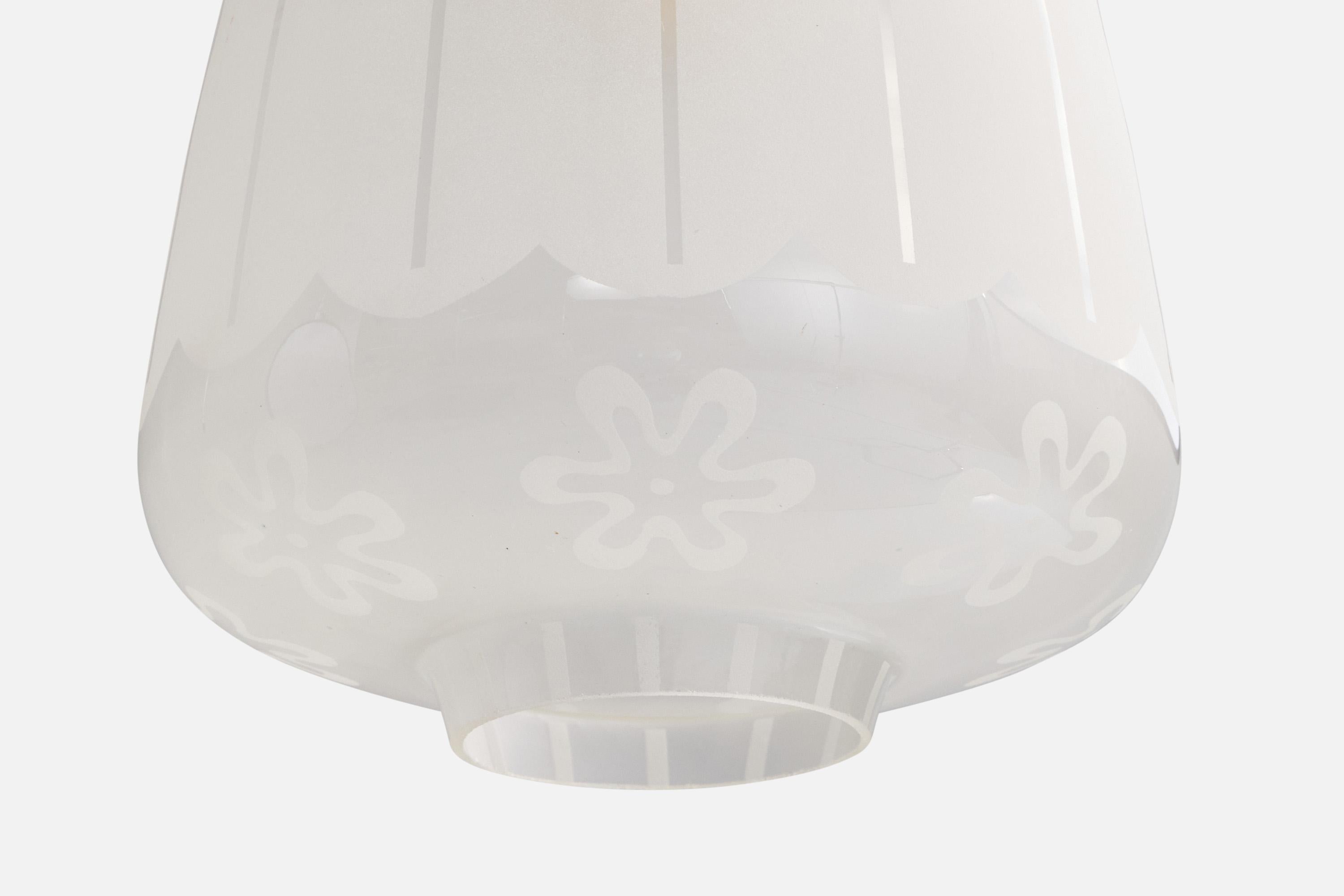 Metà XX secolo Designer svedese, lampada a sospensione, ottone, vetro, Svezia, anni '1940 in vendita