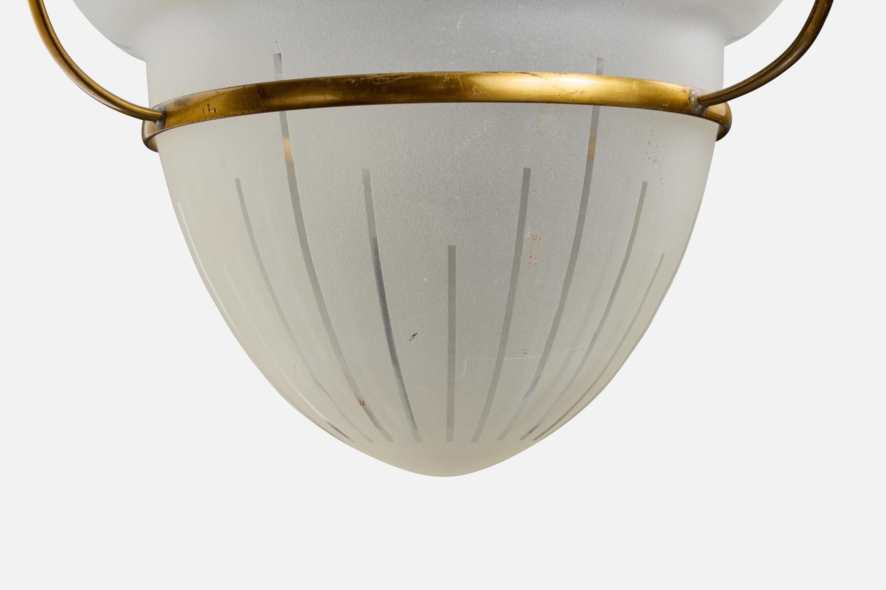 Metà XX secolo Designer svedese, lampada a sospensione, ottone, vetro, Svezia, anni '1940 in vendita