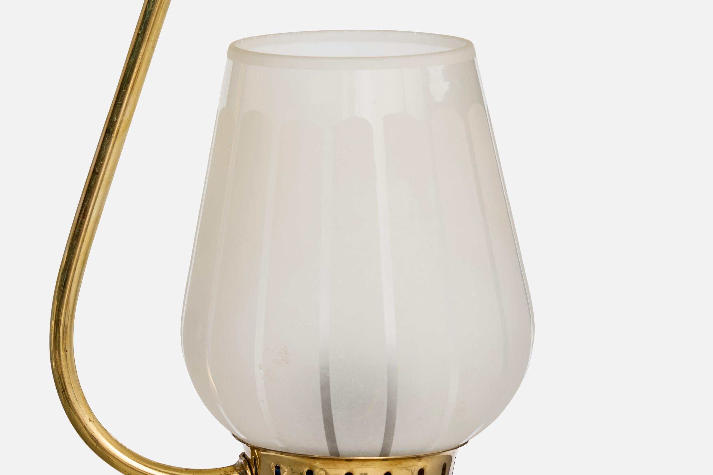 Ottone Designer svedese, lampada a sospensione, ottone, vetro, Svezia, anni '1940 in vendita