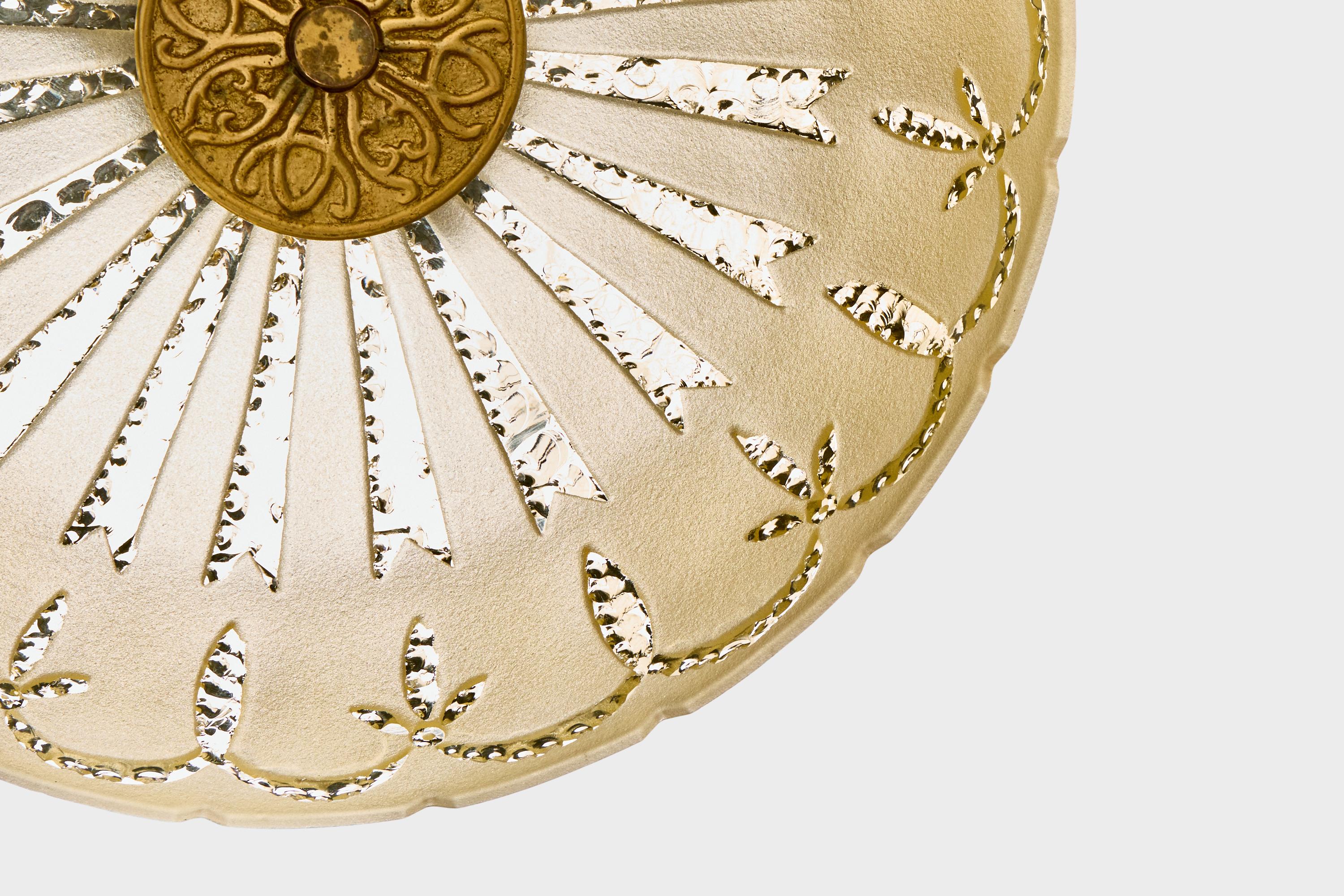 Ottone Designer svedese, lampada a sospensione, ottone, vetro, Svezia, anni '1940 in vendita