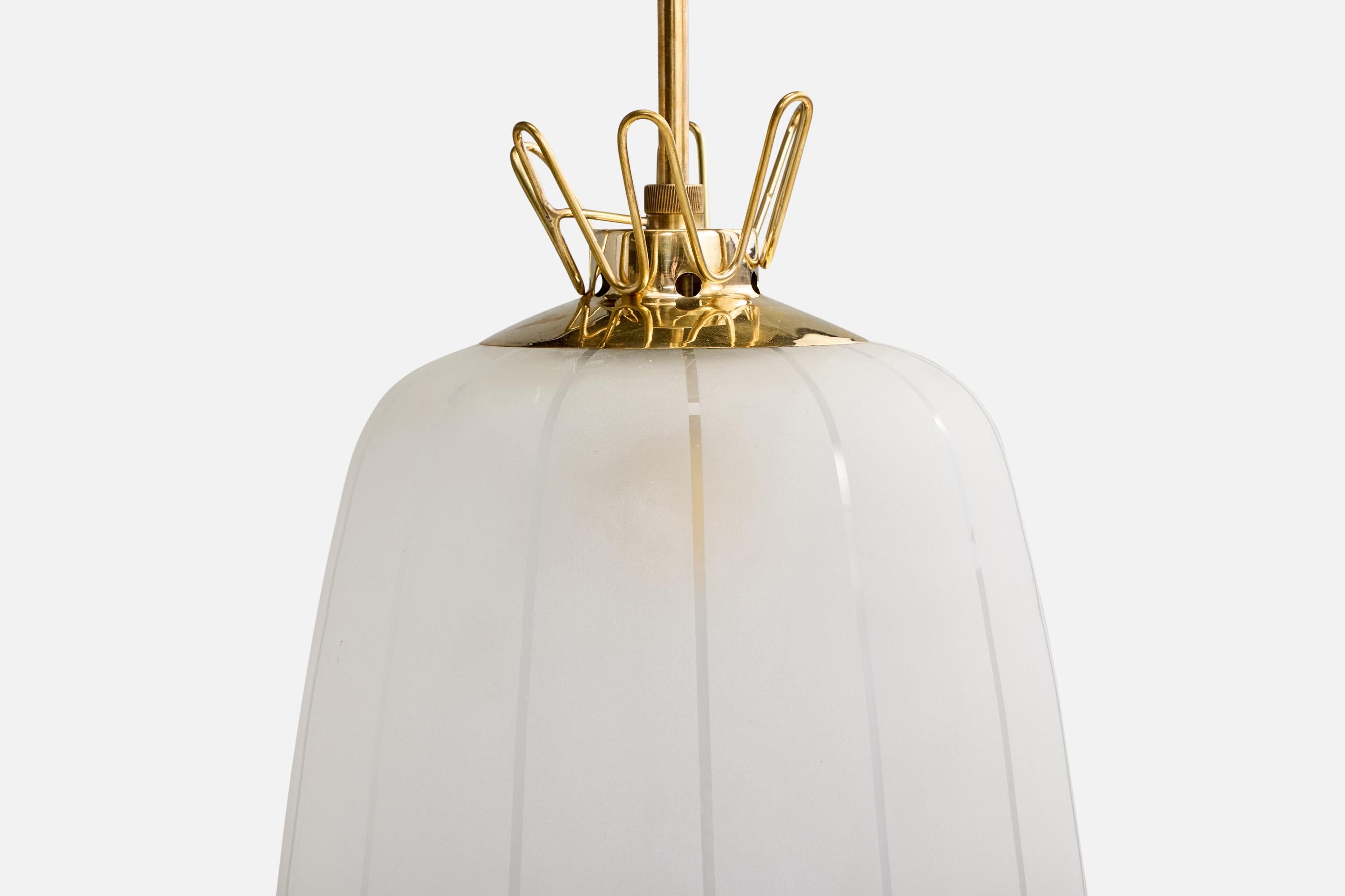 Ottone Designer svedese, lampada a sospensione, ottone, vetro, Svezia, anni '1940 in vendita