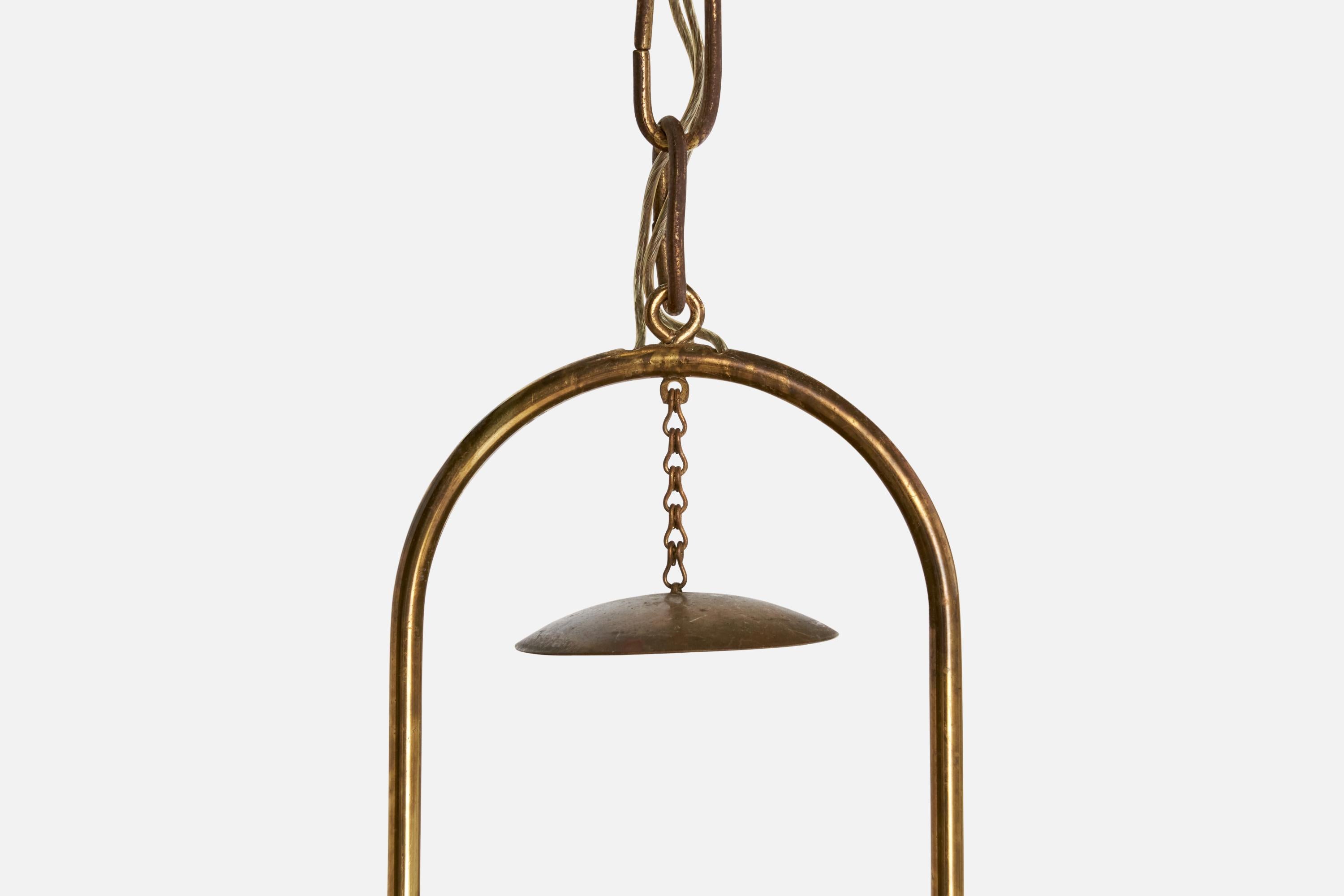 Designer svedese, lampada a sospensione, ottone, vetro, Svezia, anni '1940 in vendita 1