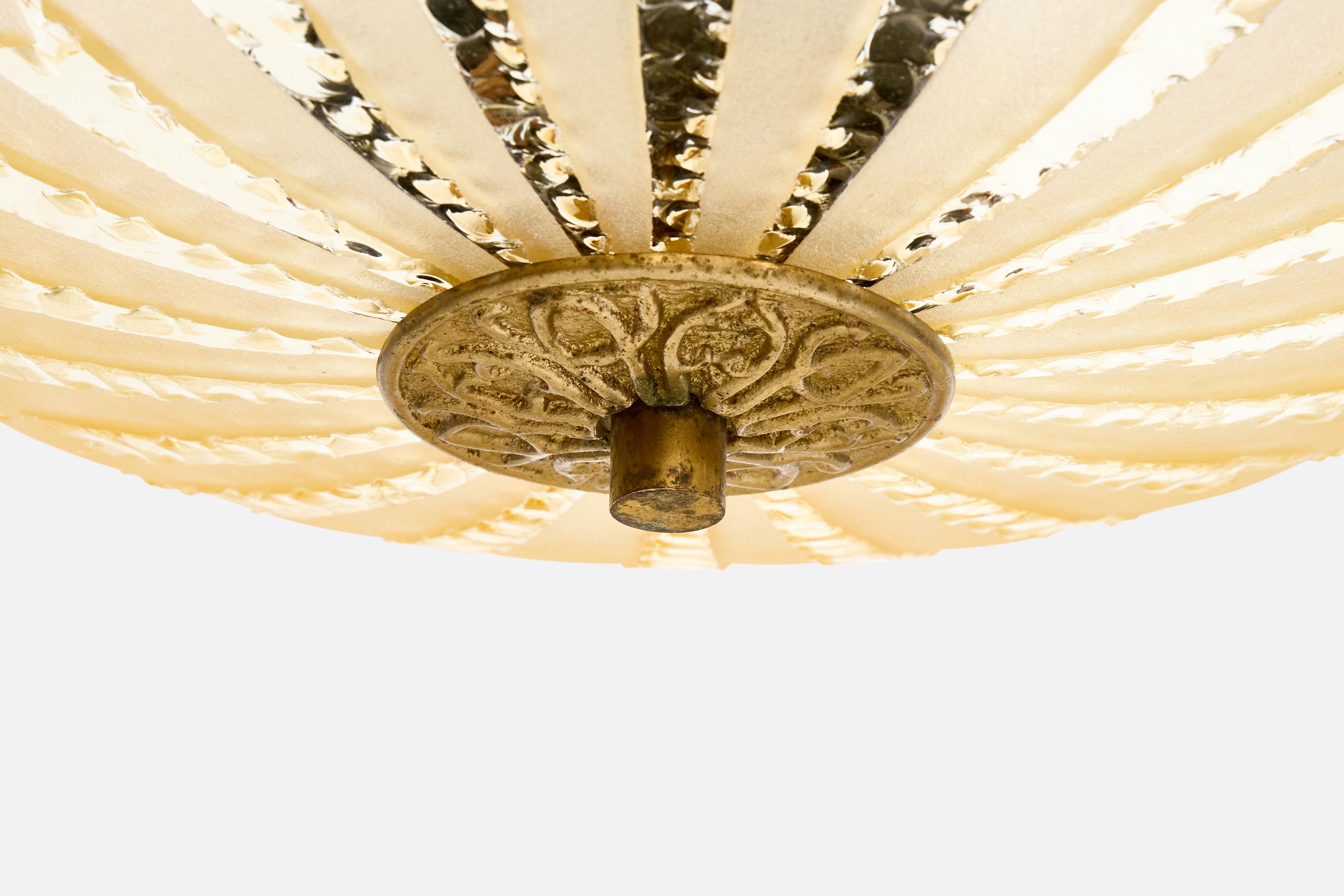 Designer svedese, lampada a sospensione, ottone, vetro, Svezia, anni '1940 in vendita 1