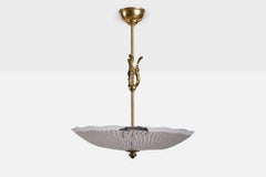 Diseñador sueco, lámpara colgante, latón, cristal, Suecia, años 1950