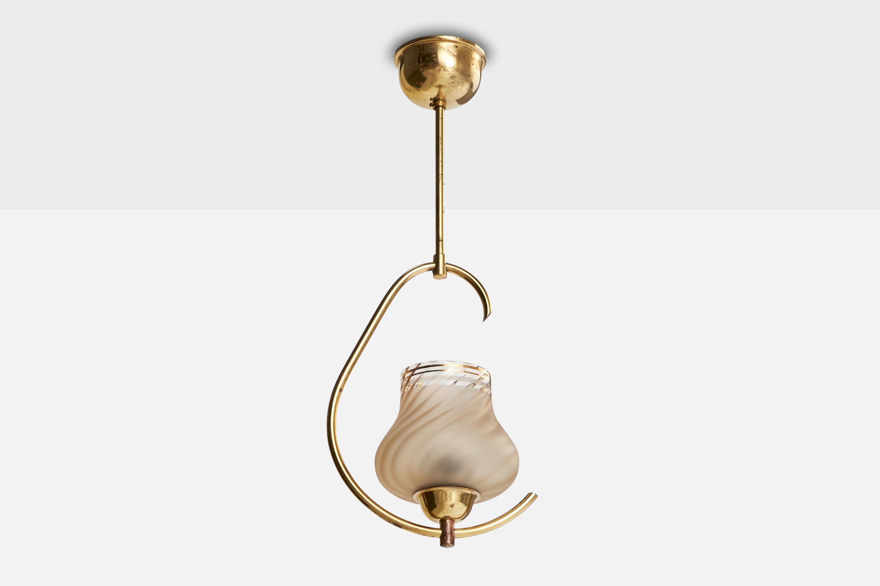 Lampada a sospensione in ottone e vetro dorato progettata e prodotta in Svezia, anni '50 circa.

Dimensioni complessive (pollici): 20,75
