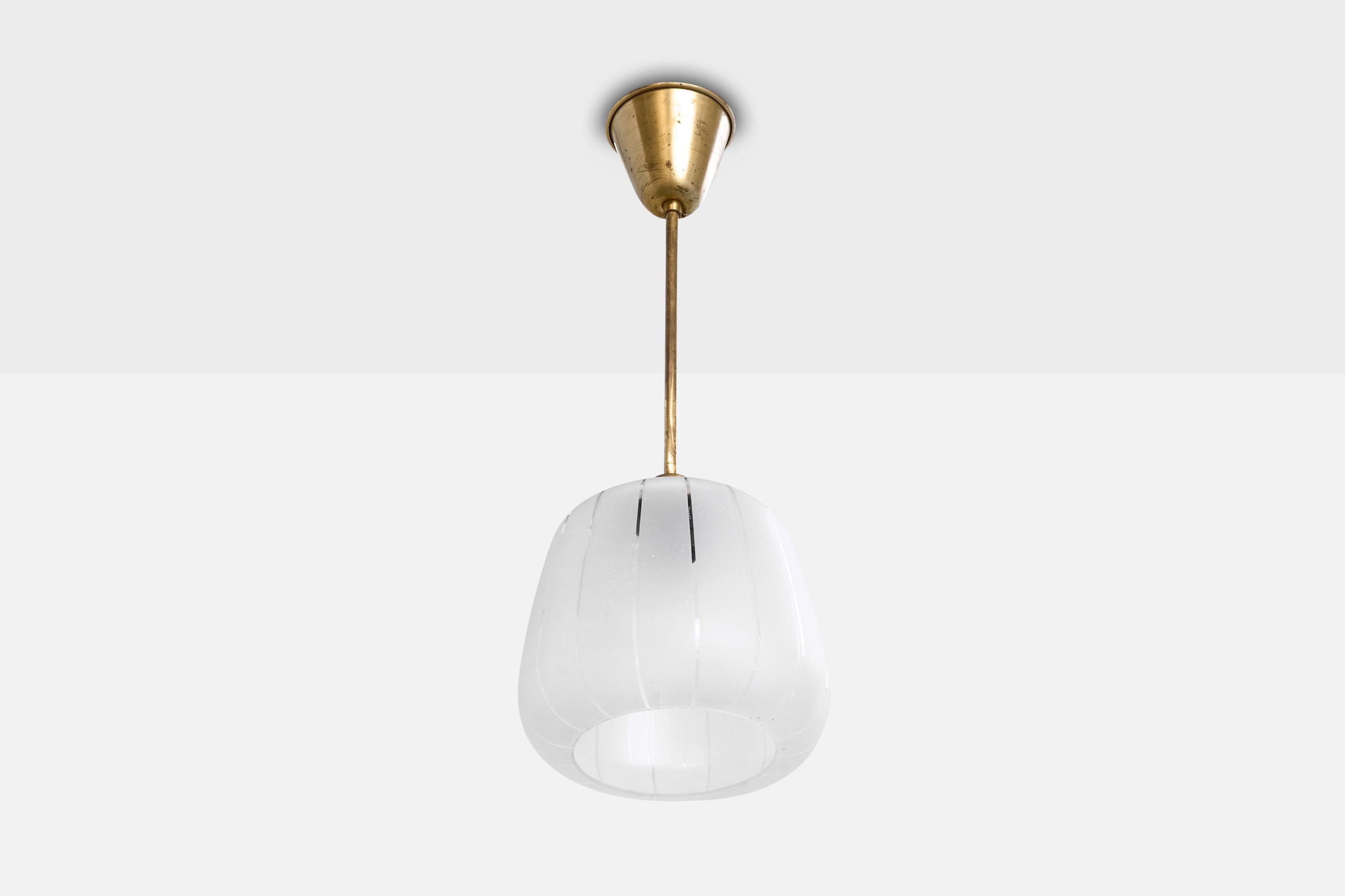 Lampada a sospensione in ottone e vetro acidato progettata e prodotta in Svezia, anni '1950 circa.

Dimensioni complessive (pollici): 21,25
