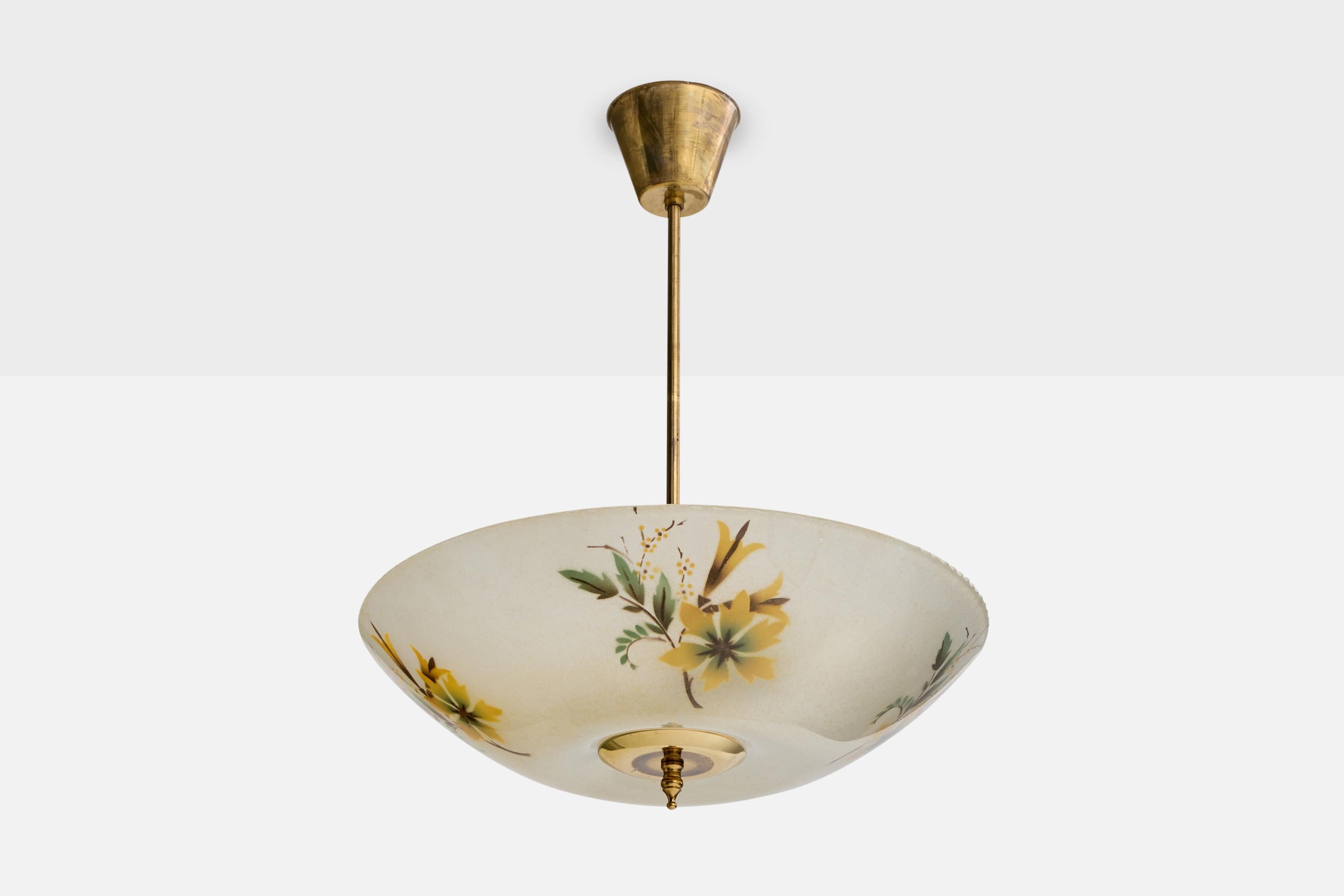 Suspension en laiton et en verre imprimé de fleurs, conçue et produite en Suède, c.C. 1950.

Présence d'oxydation sur le laiton

Usure correspondant à l'âge et à l'usage.

Dimensions globales (pouces) : 21