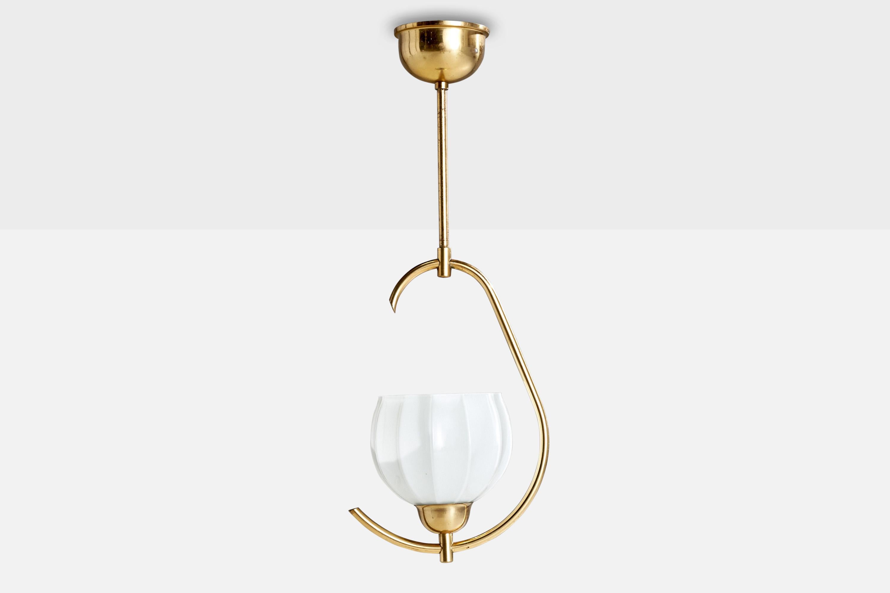 Scandinave moderne Design suédois, lampe à suspension, laiton, verre, Suède, années 1950 en vente