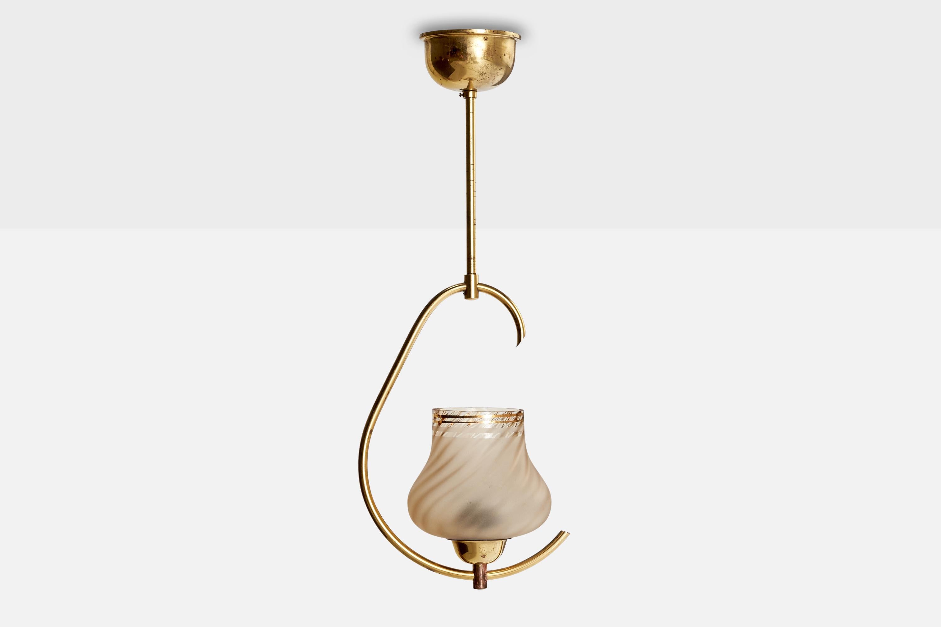 Mid-Century moderno Designer svedese, lampada a sospensione, ottone, vetro, Svezia, anni '1950 in vendita