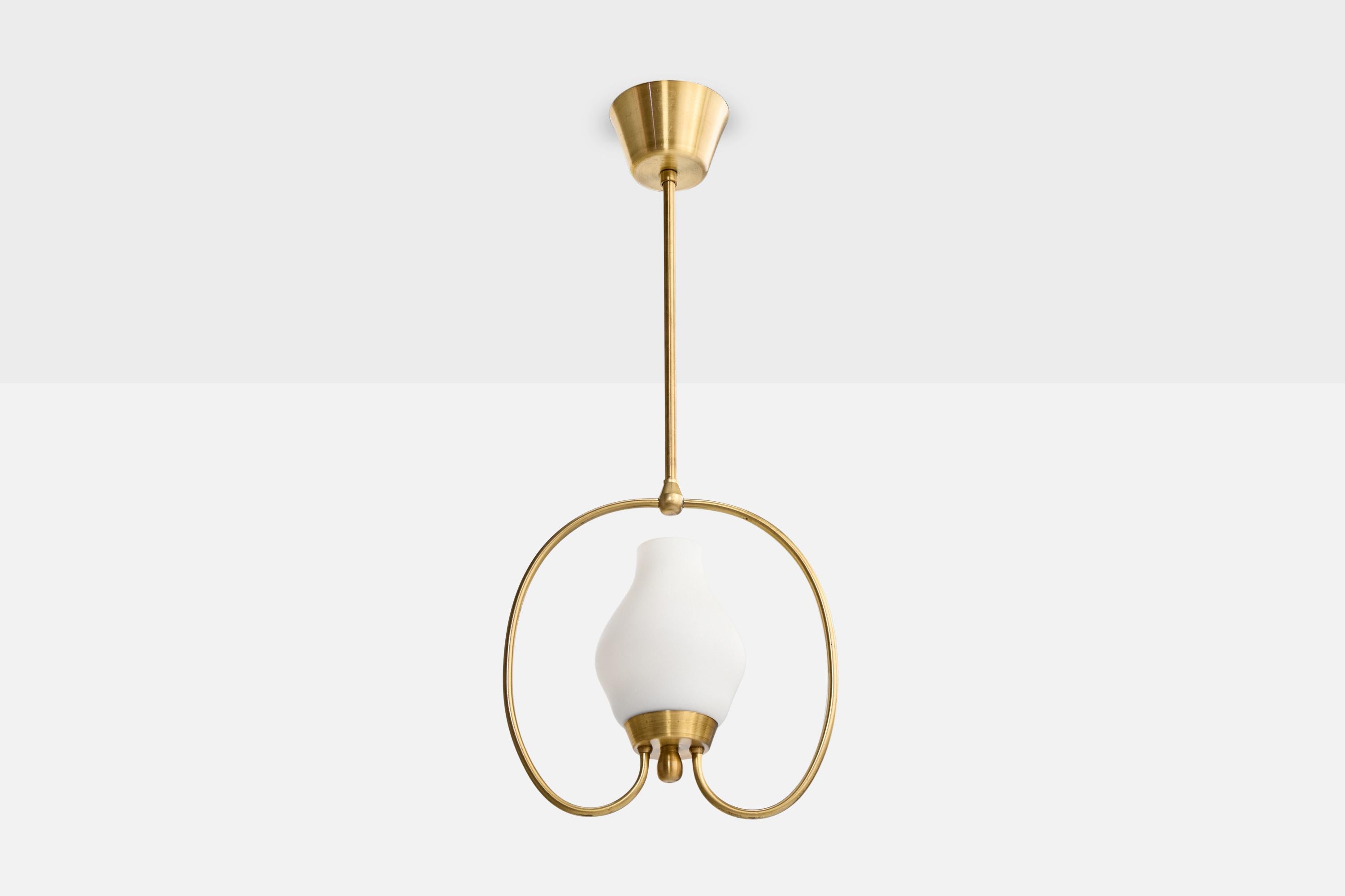 Mid-Century Modern Design suédois, lampe à suspension, laiton, verre, Suède, années 1950 en vente