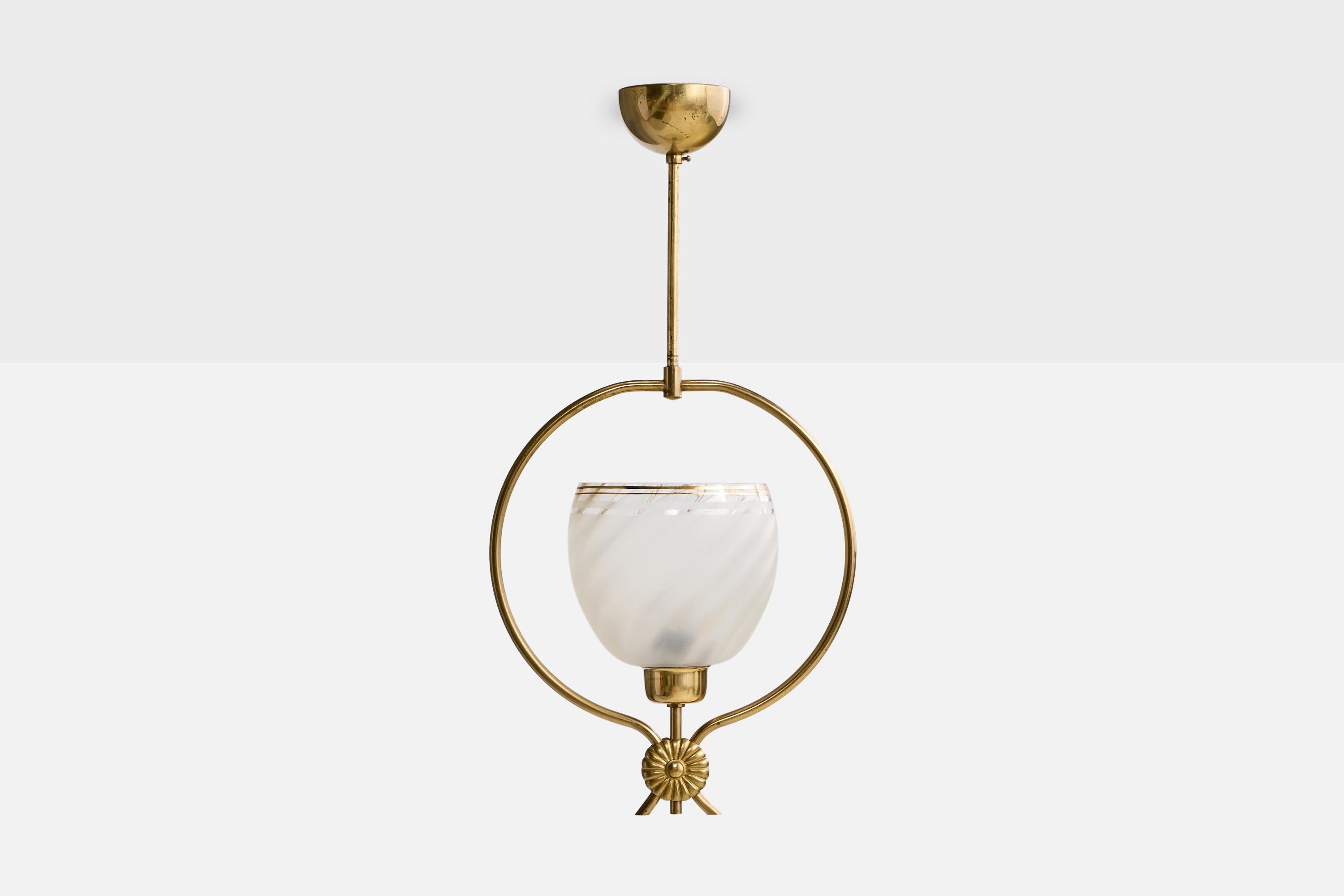Diseñador sueco, lámpara colgante, latón, cristal, Suecia, años 1950 Moderno de mediados de siglo en venta