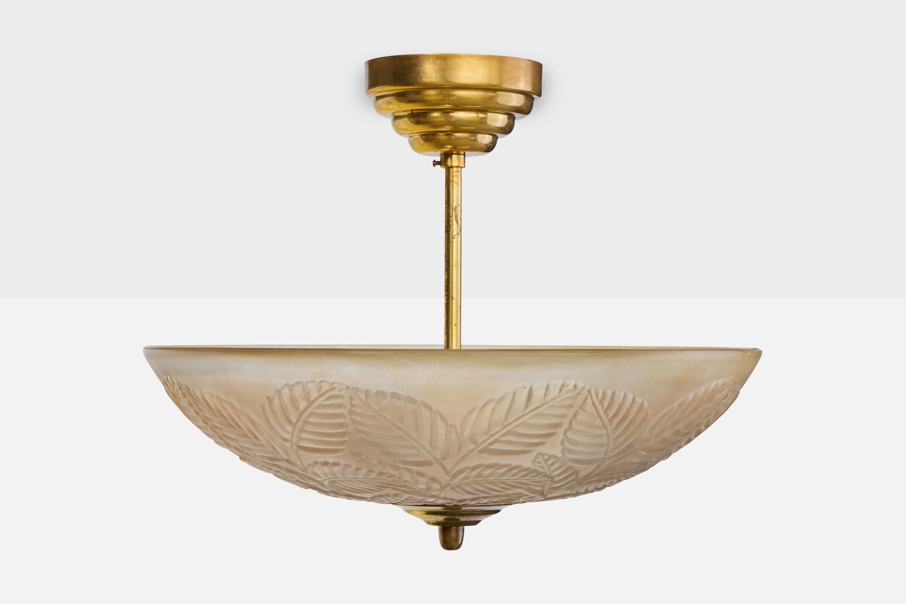 Mid-Century moderno Designer svedese, lampada a sospensione, ottone, vetro, Svezia, anni '1950 in vendita