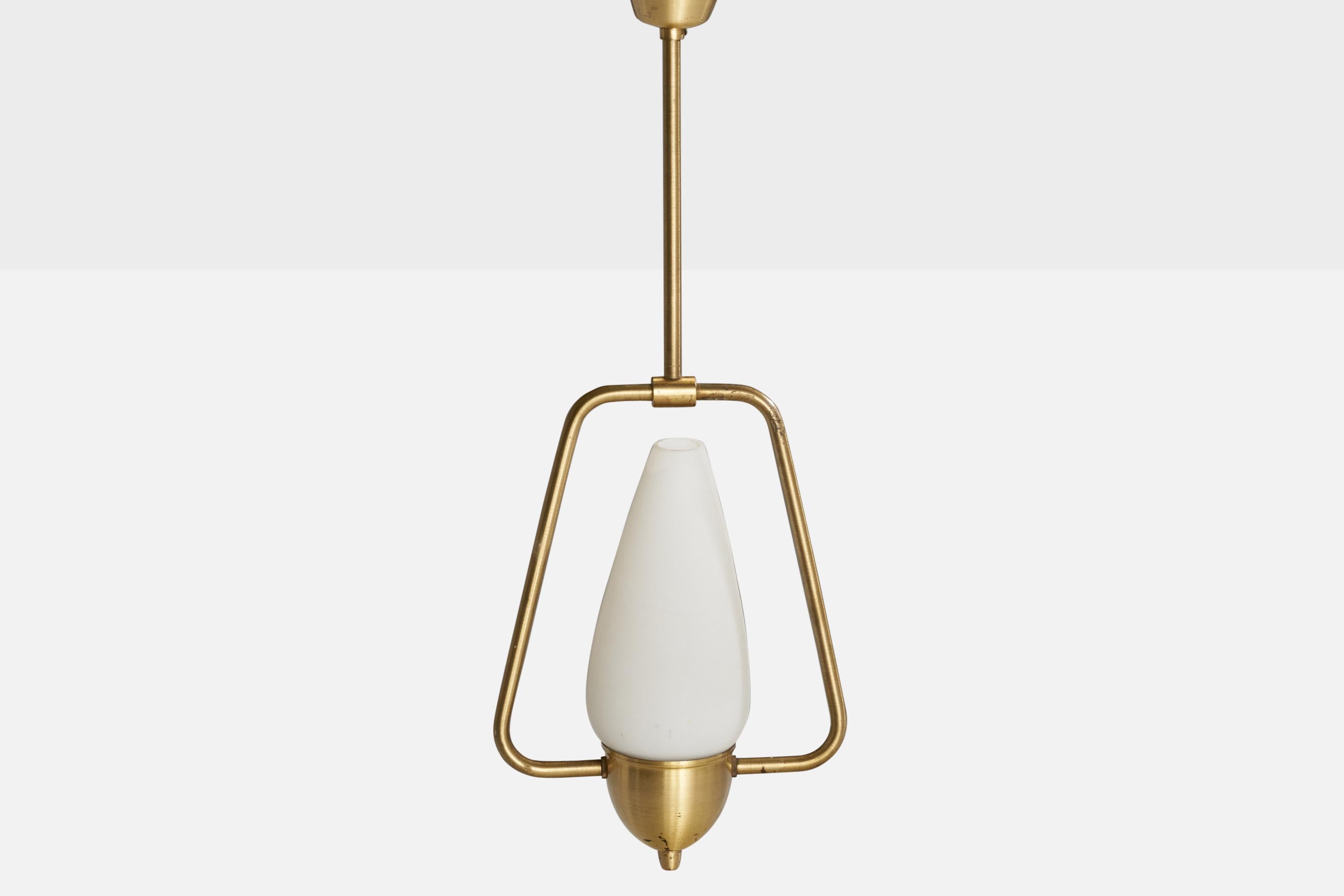 Schwedische Designer-Hängelampe, Messing, Glas, Schweden, 1950er Jahre im Zustand „Gut“ im Angebot in High Point, NC
