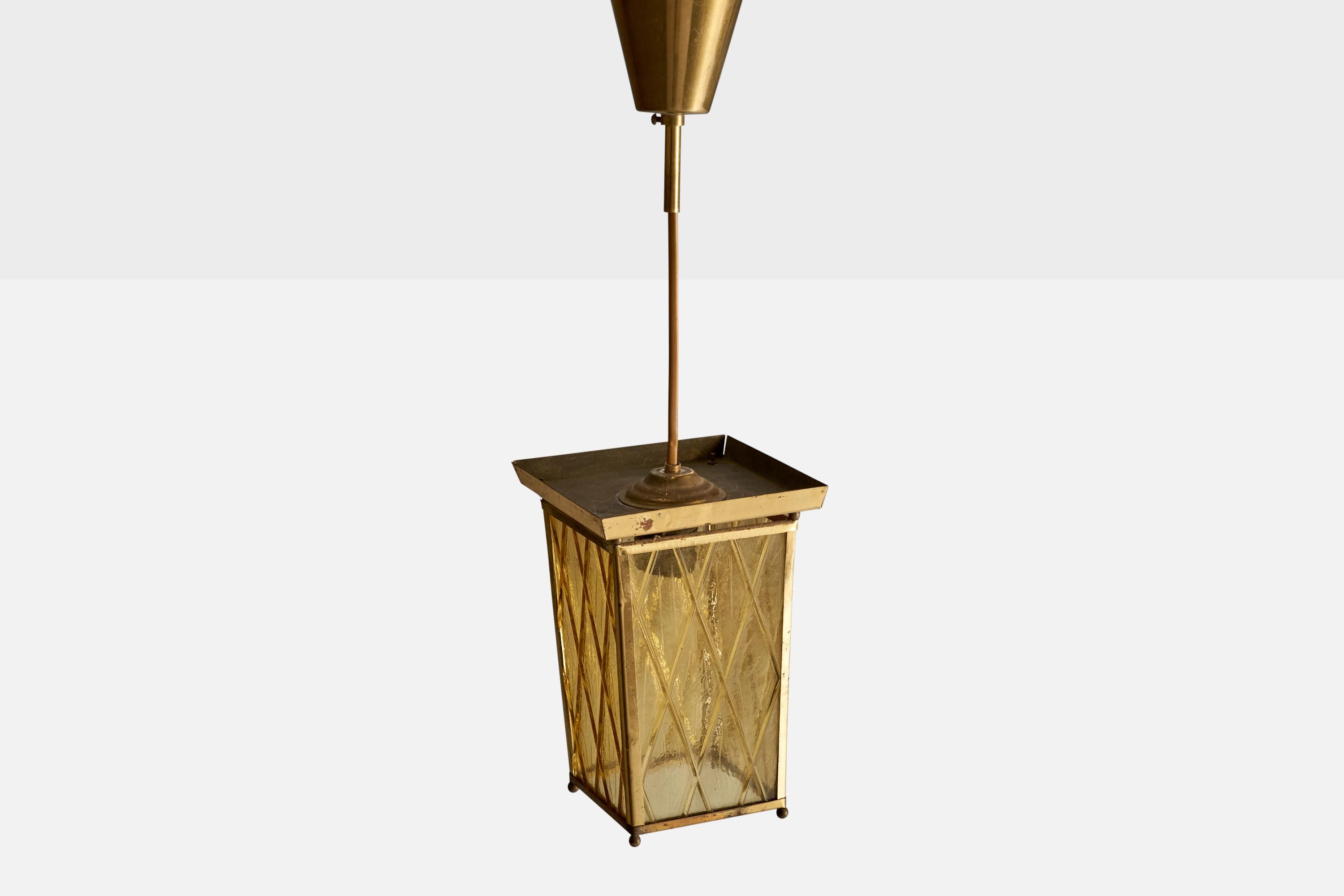 Europeo Designer svedese, lampada a sospensione, ottone, vetro, Svezia, anni '1950 in vendita
