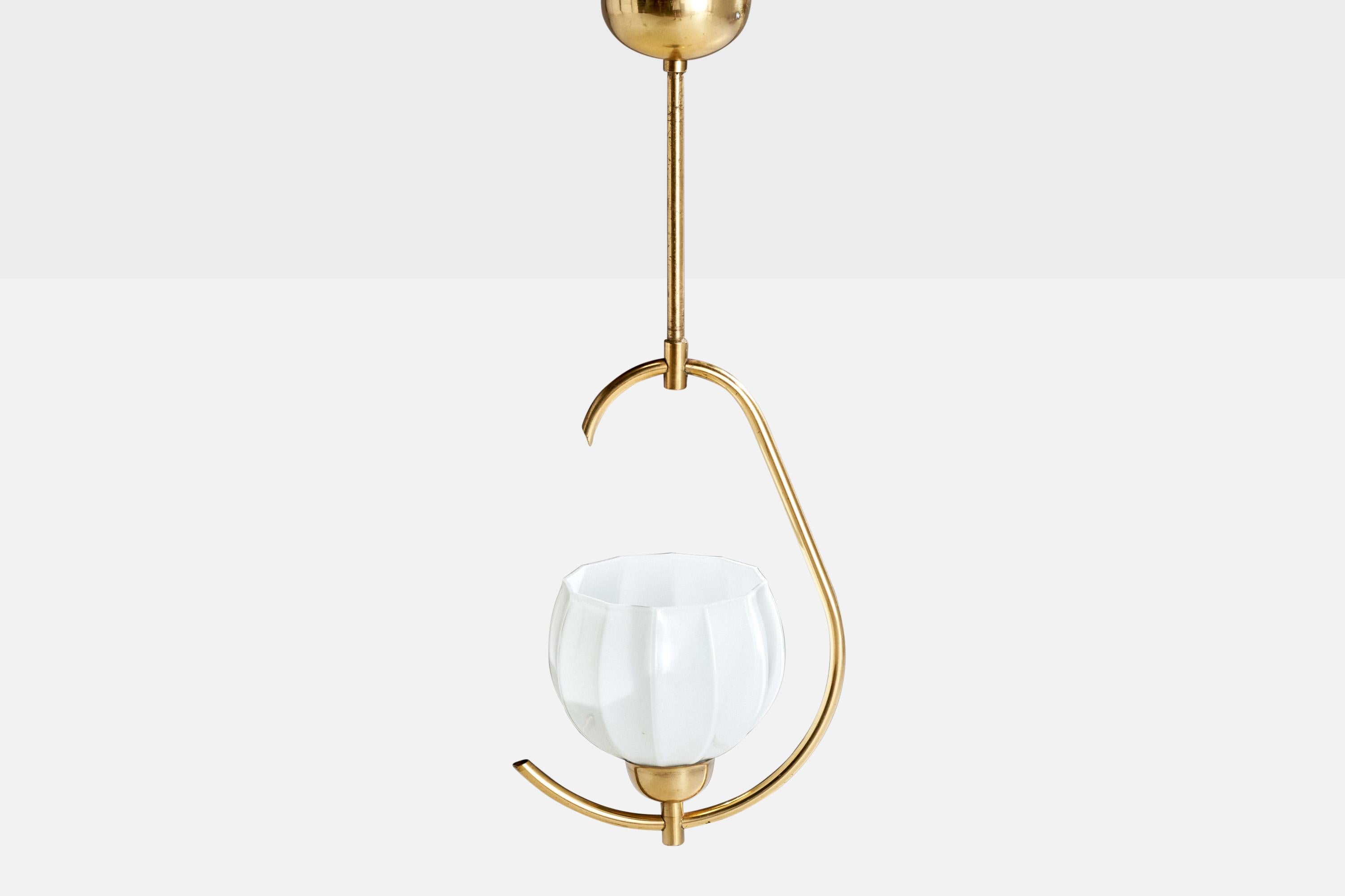 Suédois Design suédois, lampe à suspension, laiton, verre, Suède, années 1950 en vente