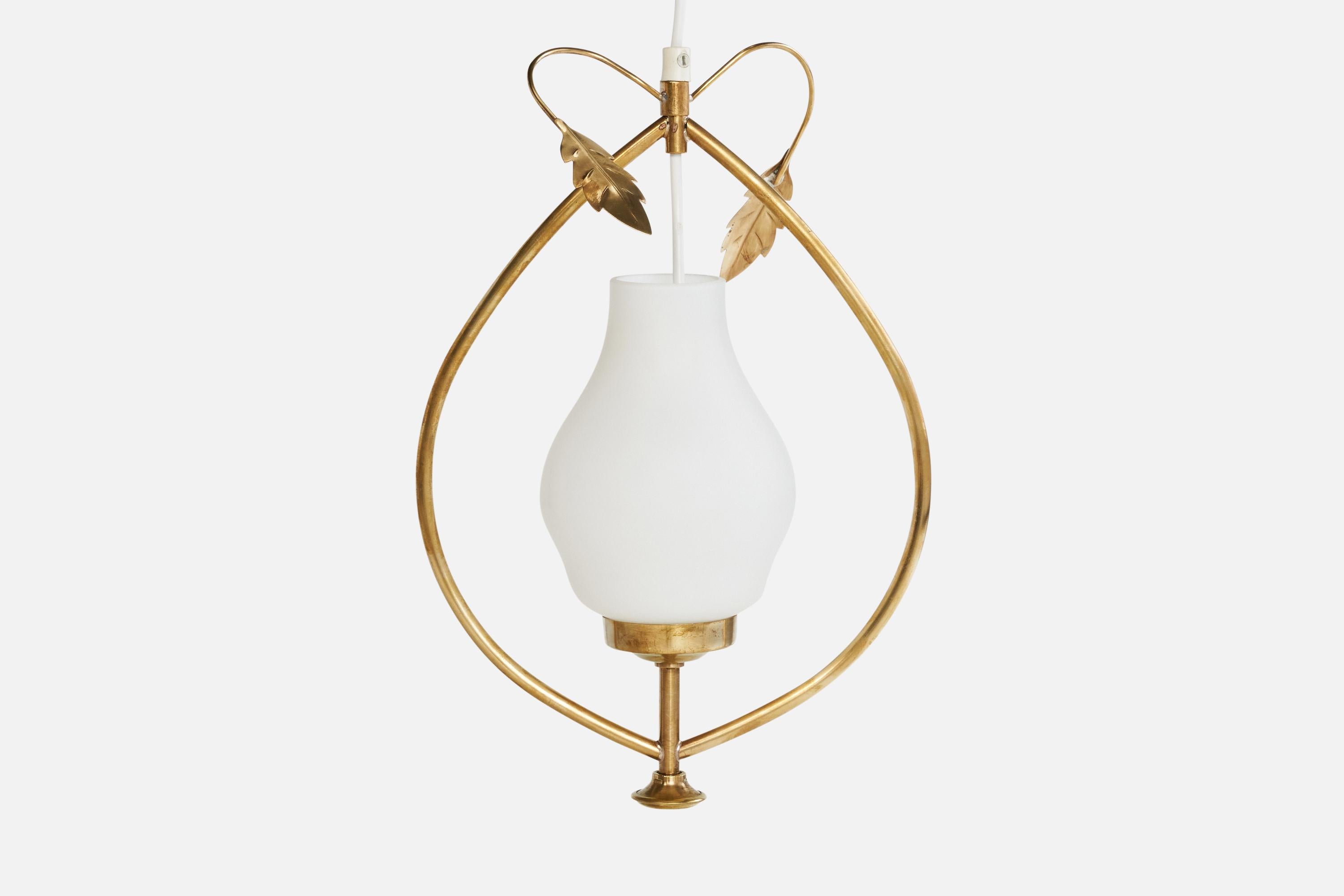 Svedese Designer svedese, lampada a sospensione, ottone, vetro, Svezia, anni '1950 in vendita