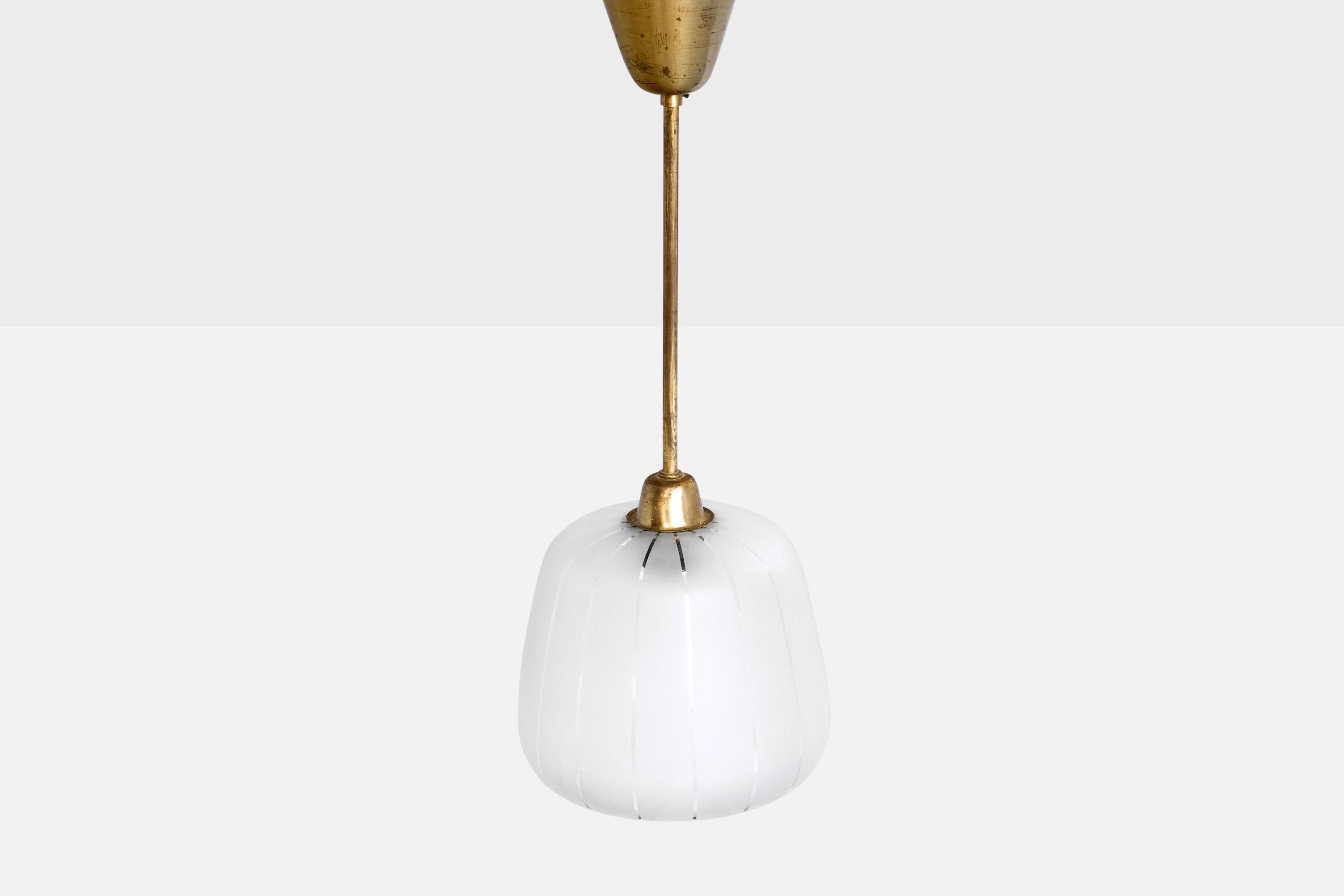 Svedese Designer svedese, lampada a sospensione, ottone, vetro, Svezia, anni '1950 in vendita