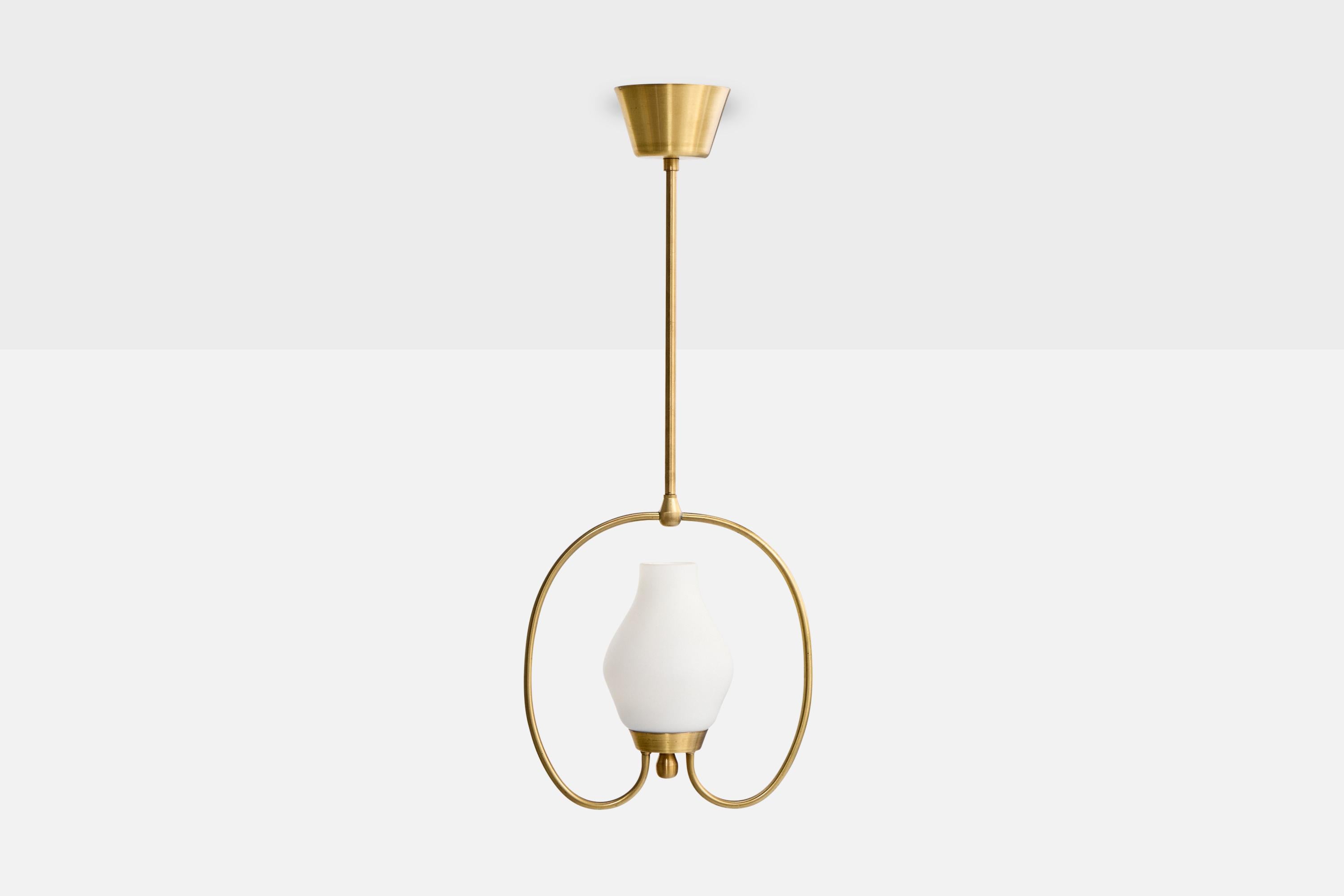 Suédois Design suédois, lampe à suspension, laiton, verre, Suède, années 1950 en vente
