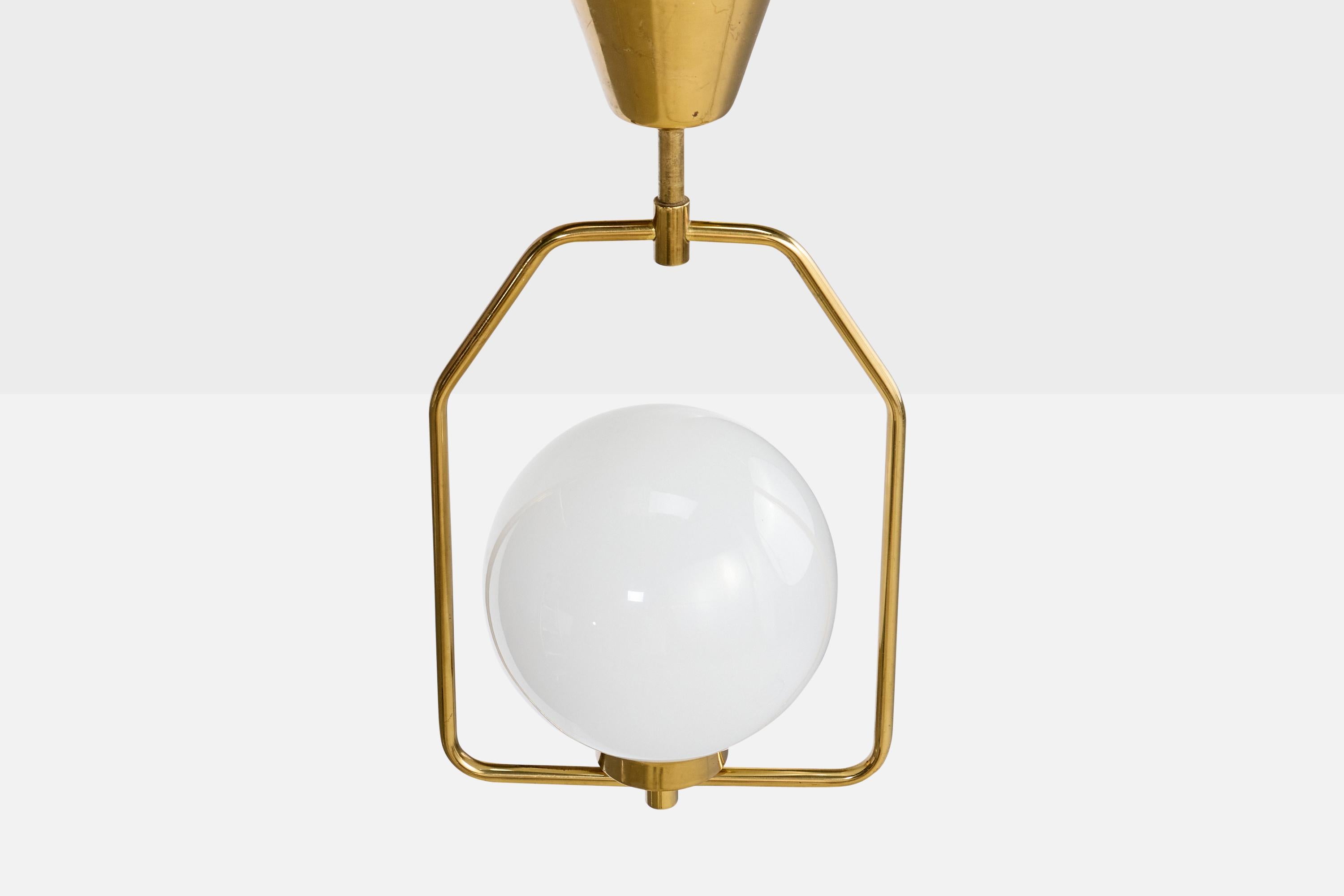 Suédois Design suédois, lampe à suspension, laiton, verre, Suède, années 1950 en vente