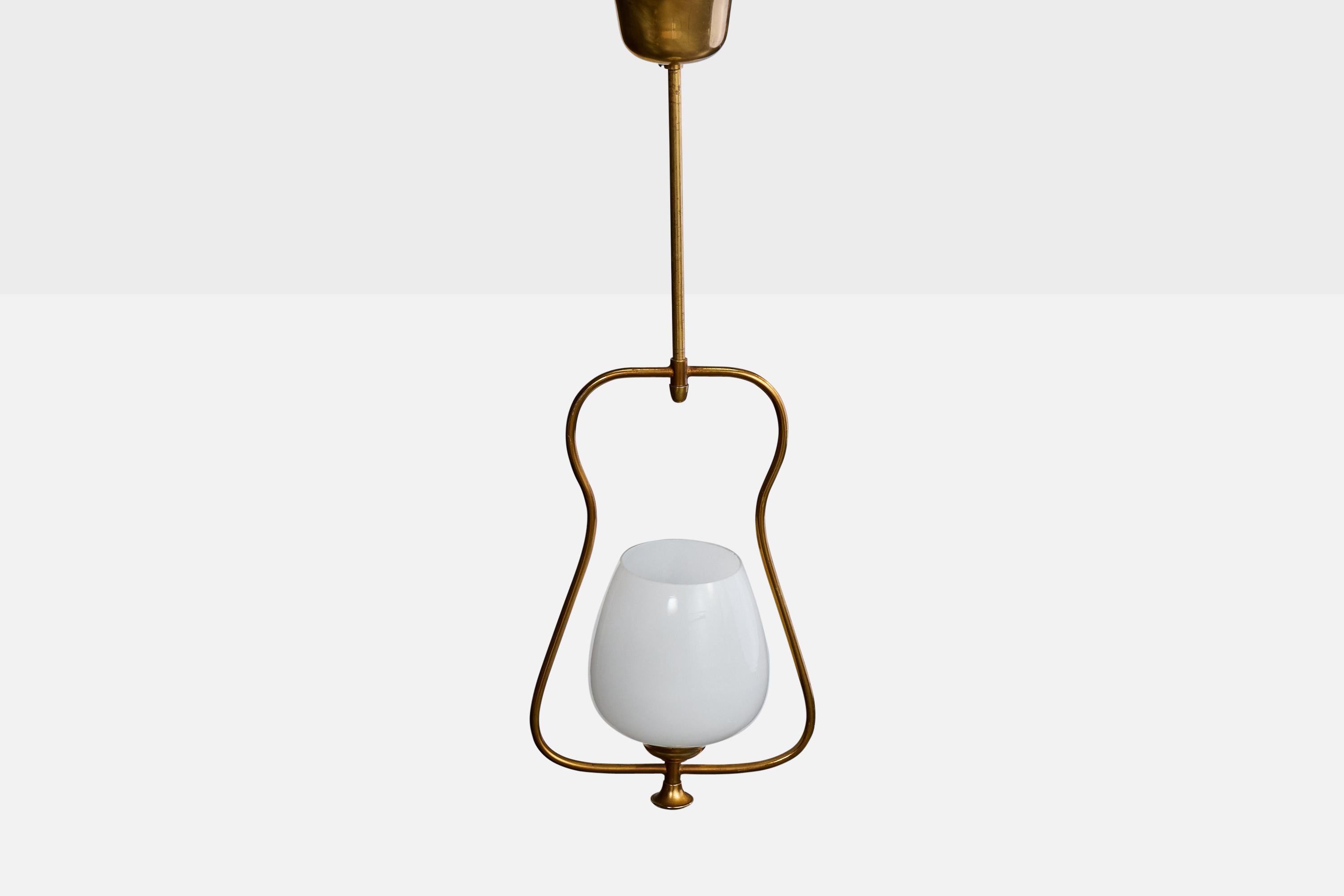 Schwedische Designer-Hängelampe, Messing, Glas, Schweden, 1950er Jahre im Zustand „Gut��“ im Angebot in High Point, NC