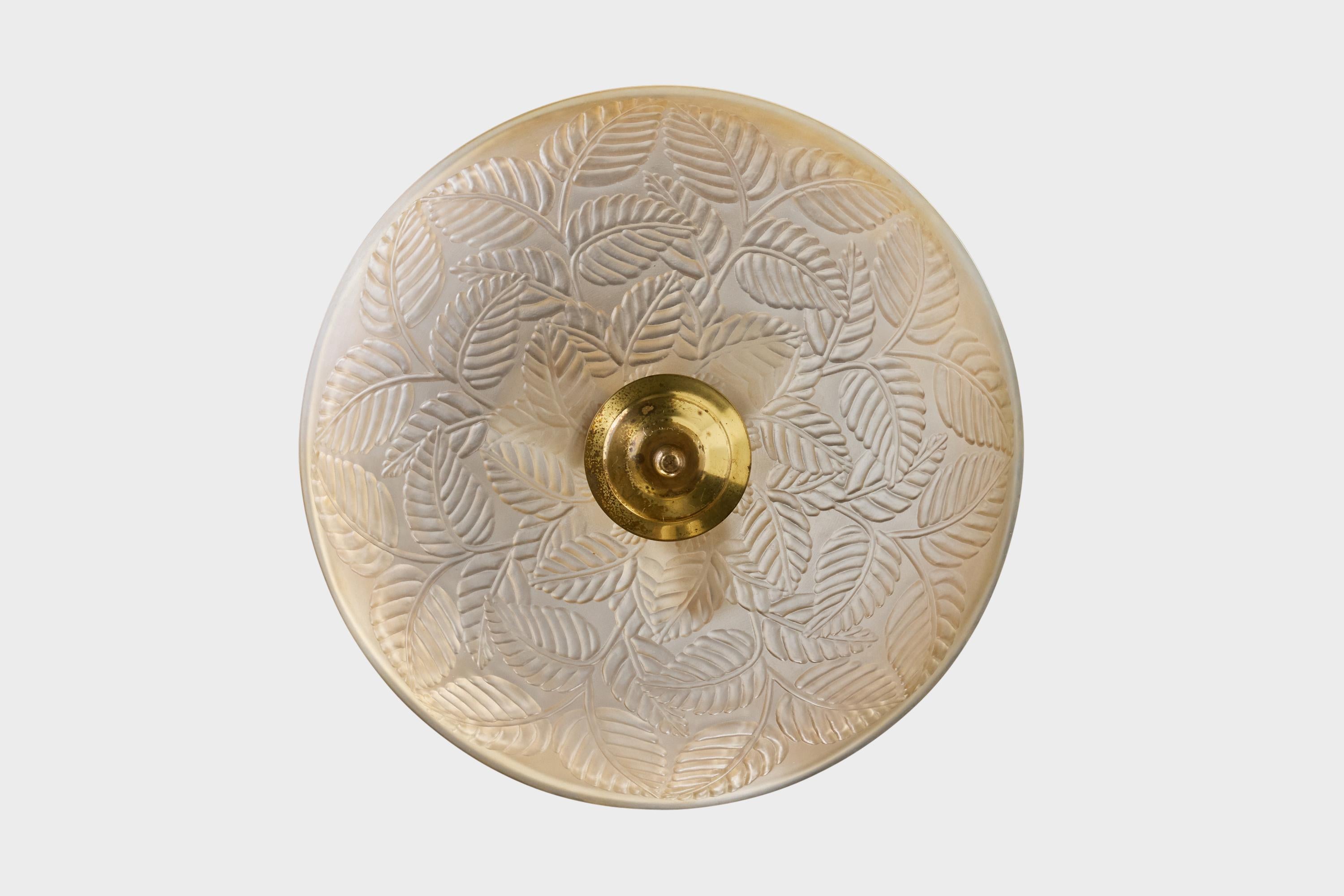 Svedese Designer svedese, lampada a sospensione, ottone, vetro, Svezia, anni '1950 in vendita