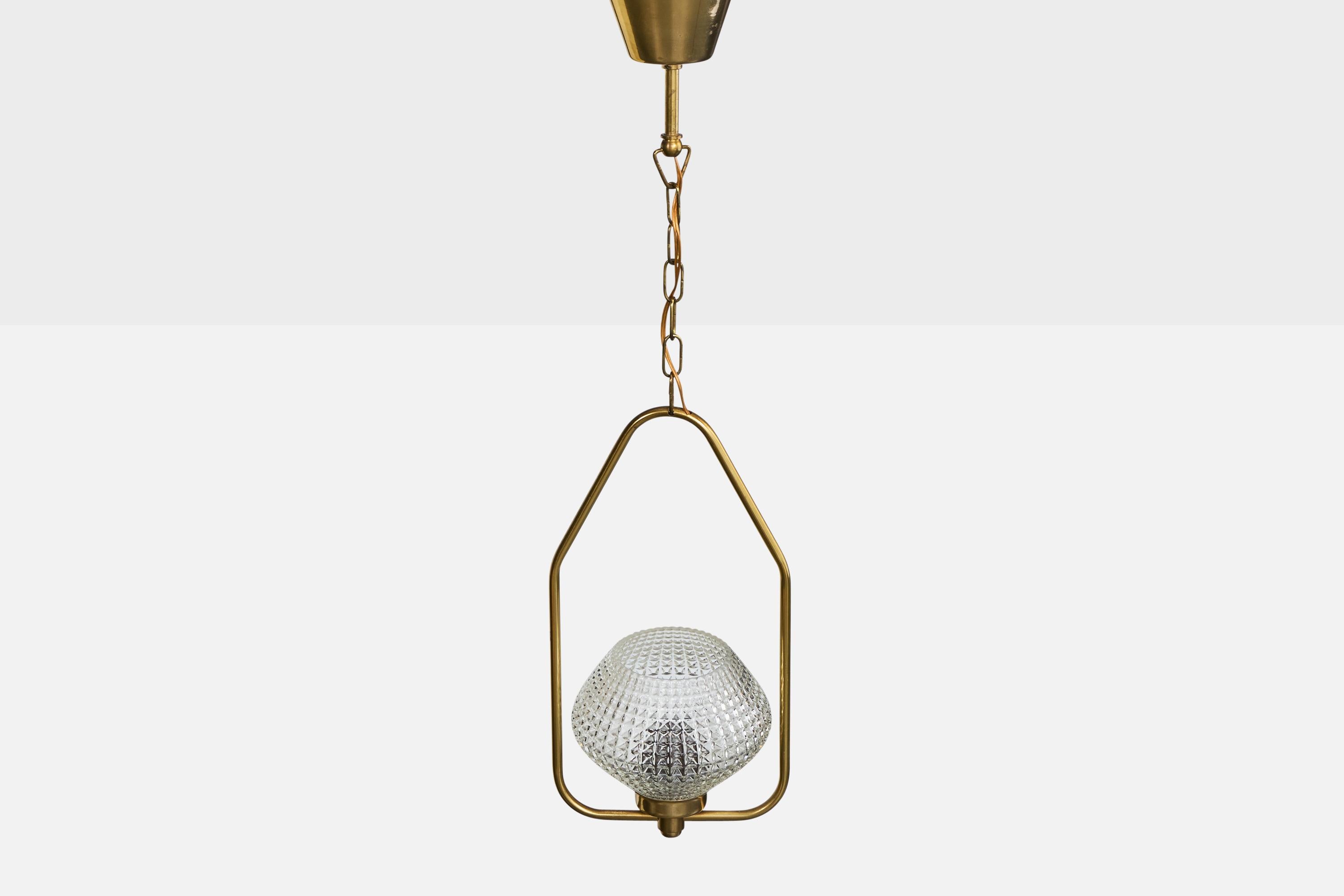 Designer svedese, lampada a sospensione, ottone, vetro, Svezia, anni '1950 In condizioni buone in vendita a High Point, NC