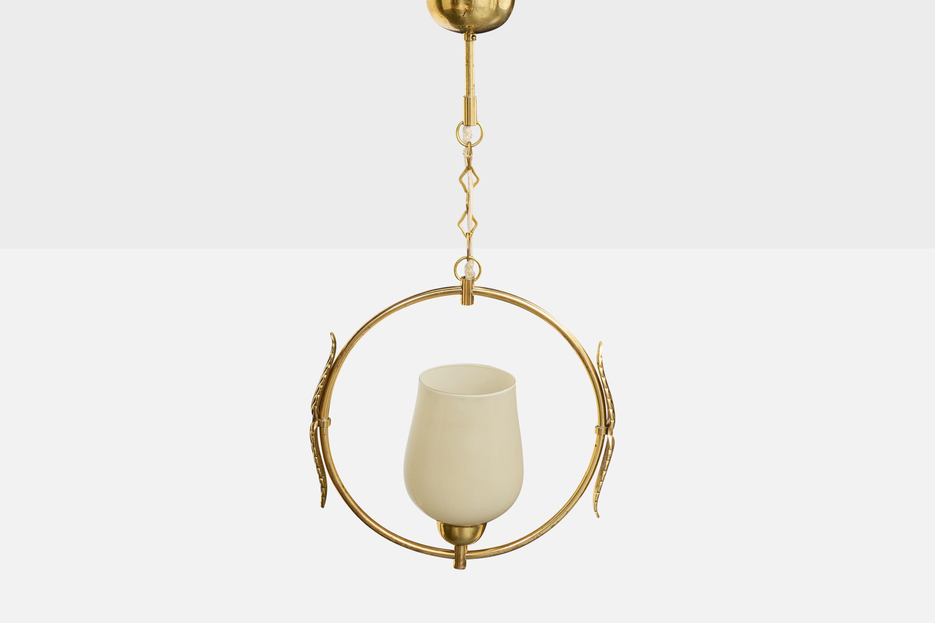 Svedese Designer svedese, lampada a sospensione, ottone, vetro, Svezia, anni '1950 in vendita