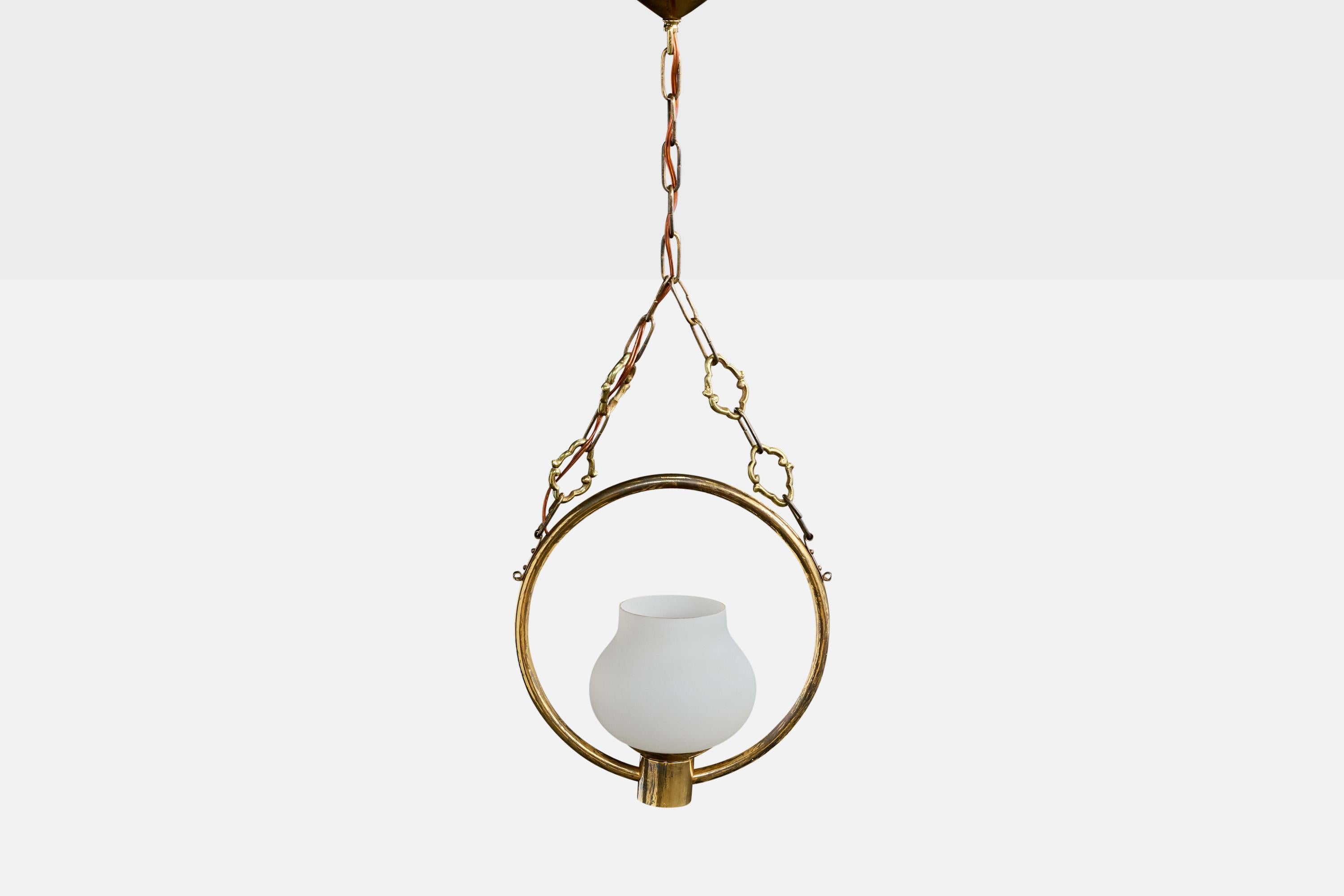 Suédois Design suédois, lampe à suspension, laiton, verre, Suède, années 1950 en vente