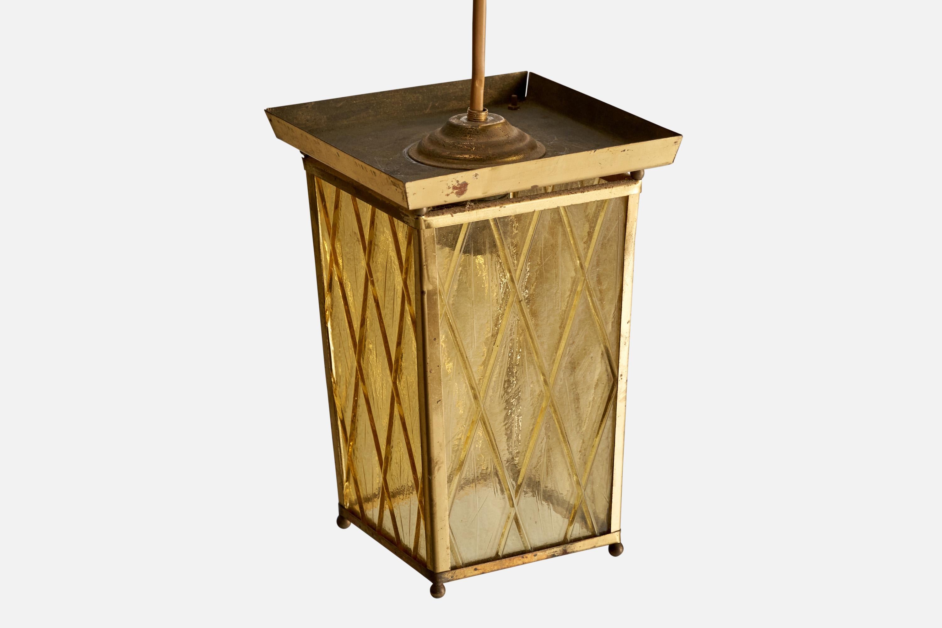Designer svedese, lampada a sospensione, ottone, vetro, Svezia, anni '1950 In condizioni buone in vendita a High Point, NC