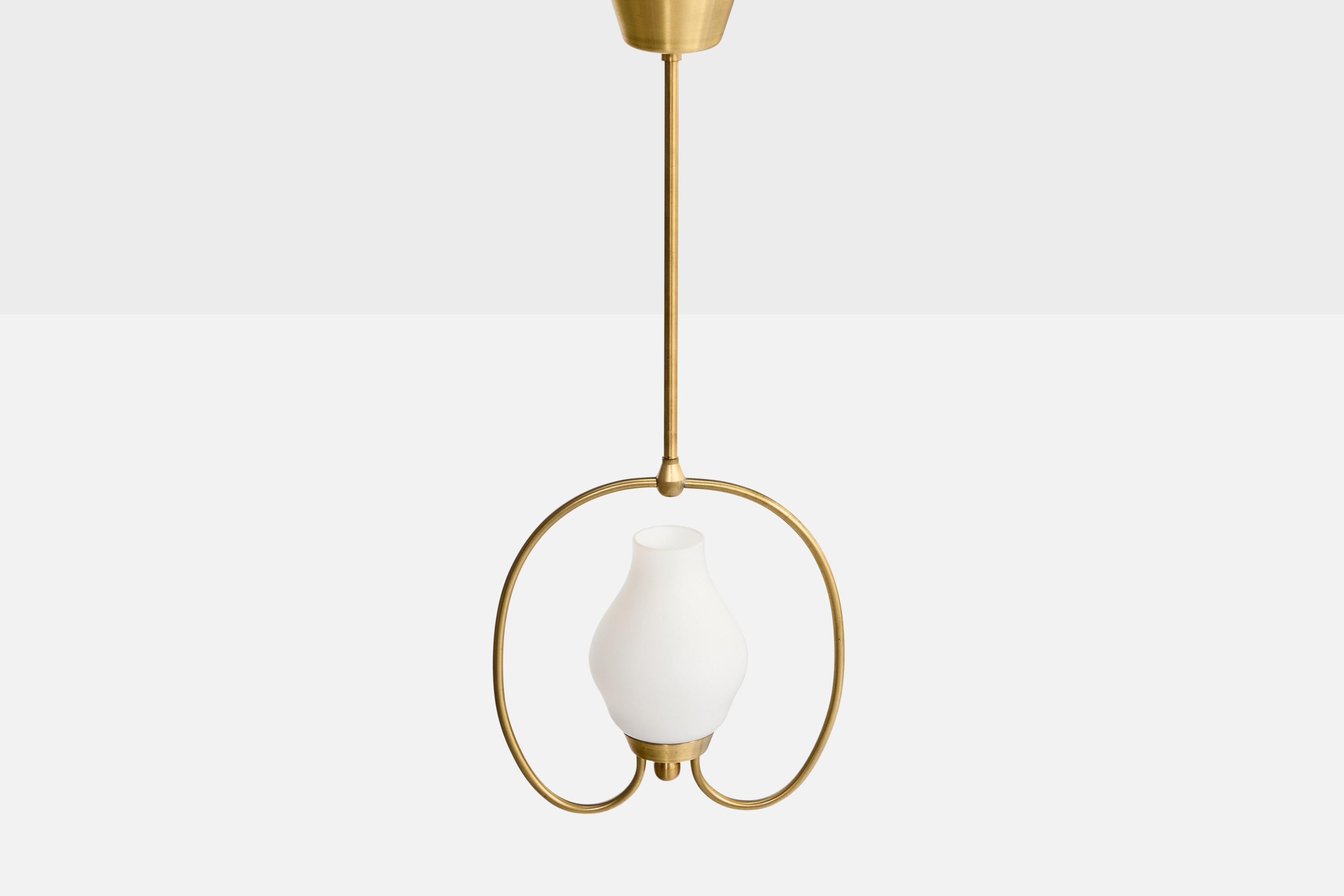Design suédois, lampe à suspension, laiton, verre, Suède, années 1950 Bon état - En vente à High Point, NC