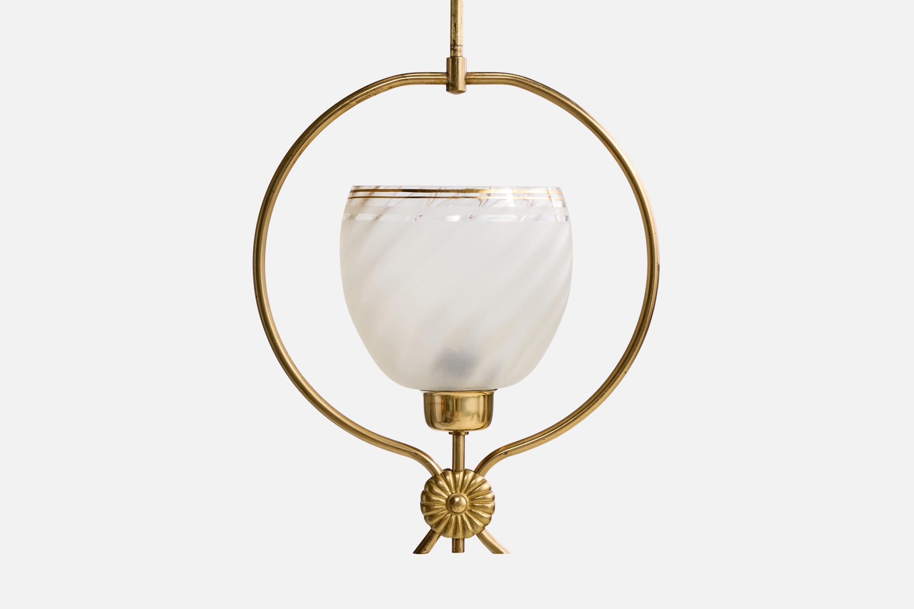 Diseñador sueco, lámpara colgante, latón, cristal, Suecia, años 1950 en Bueno estado para la venta en High Point, NC