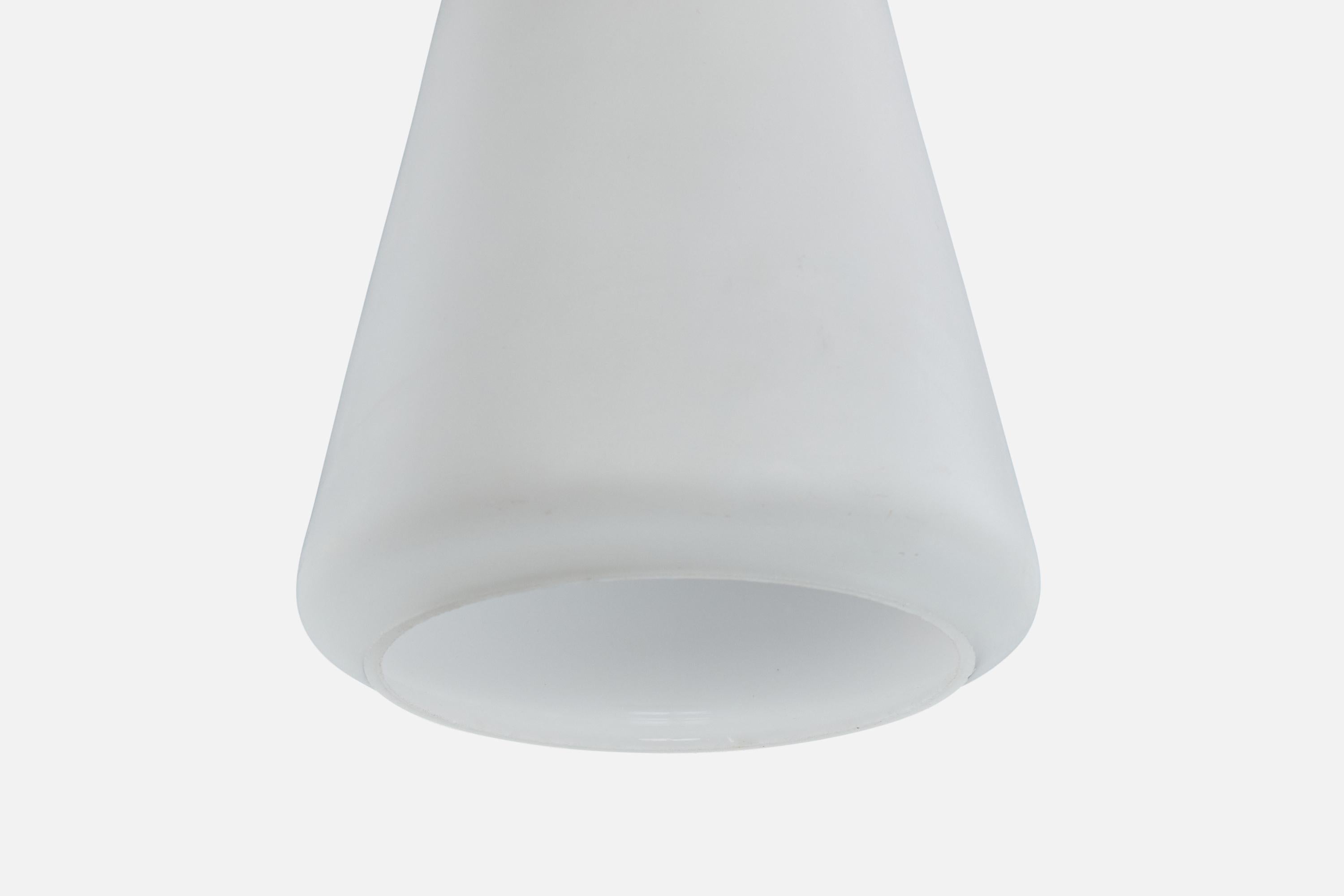 Designer svedese, lampada a sospensione, ottone, vetro, Svezia, anni '1950 In condizioni buone in vendita a High Point, NC