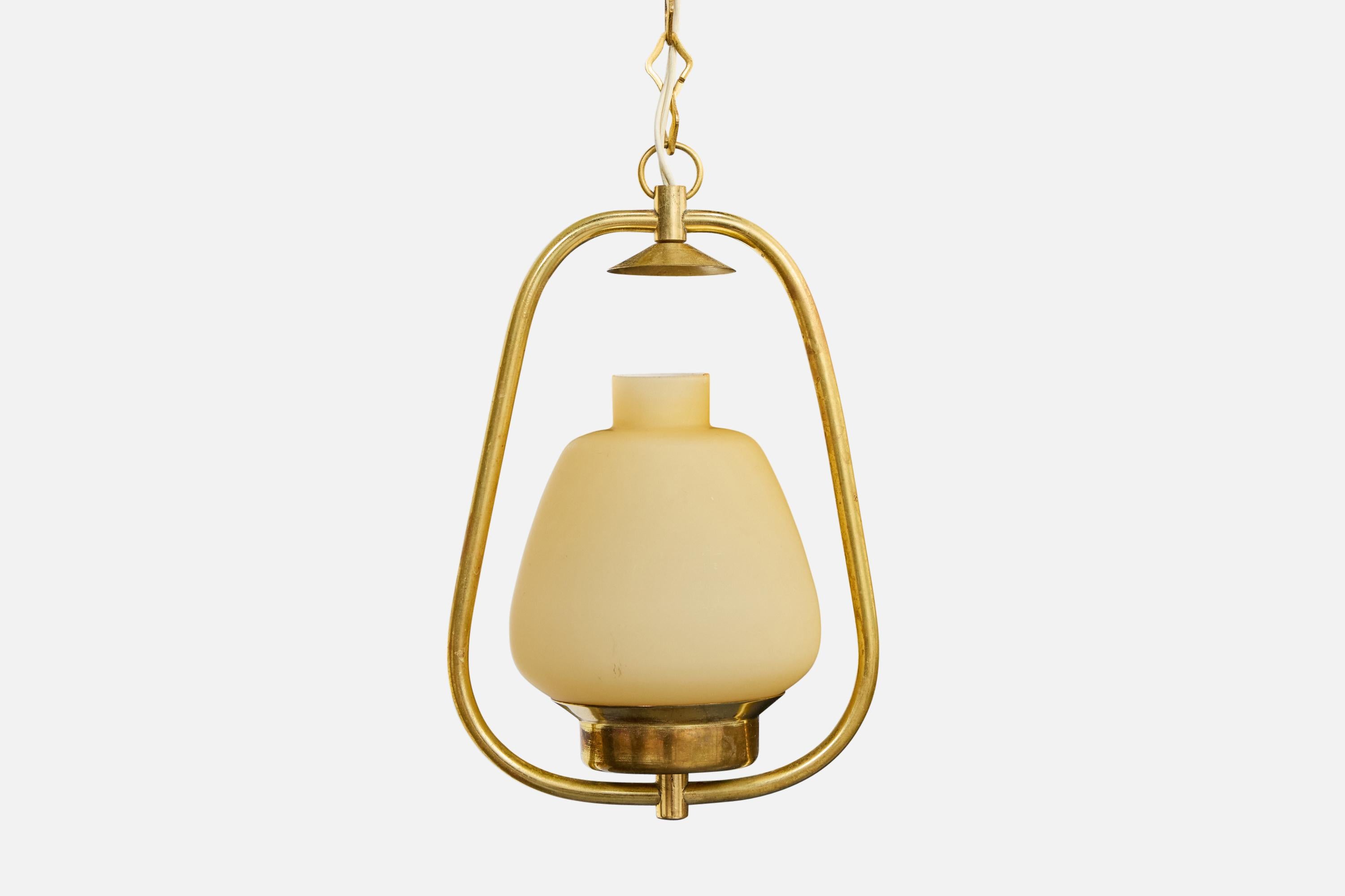 Diseñador sueco, lámpara colgante, latón, cristal, Suecia, años 1950 en Bueno estado para la venta en High Point, NC
