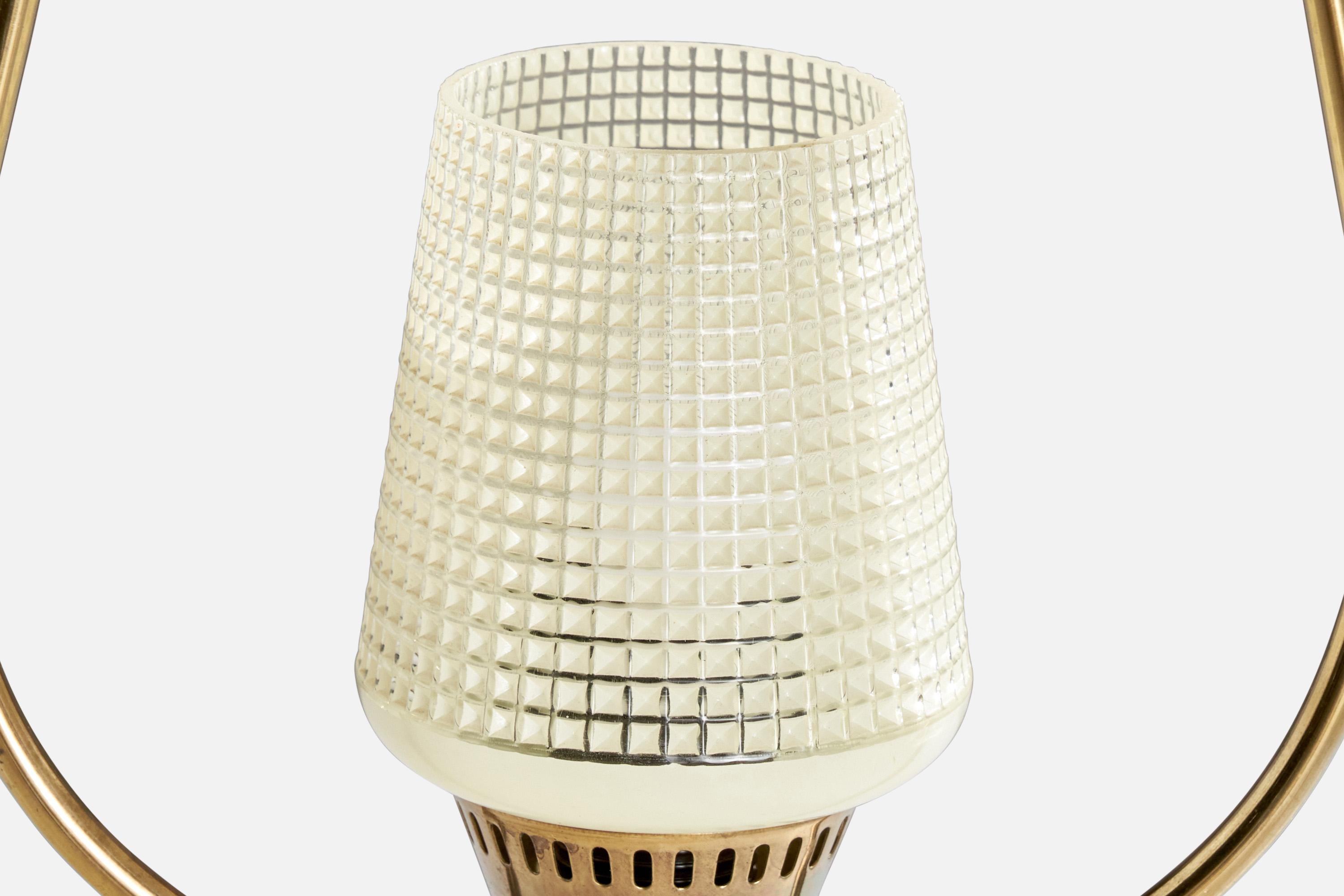 Metà XX secolo Designer svedese, lampada a sospensione, ottone, vetro, Svezia, anni '1950 in vendita