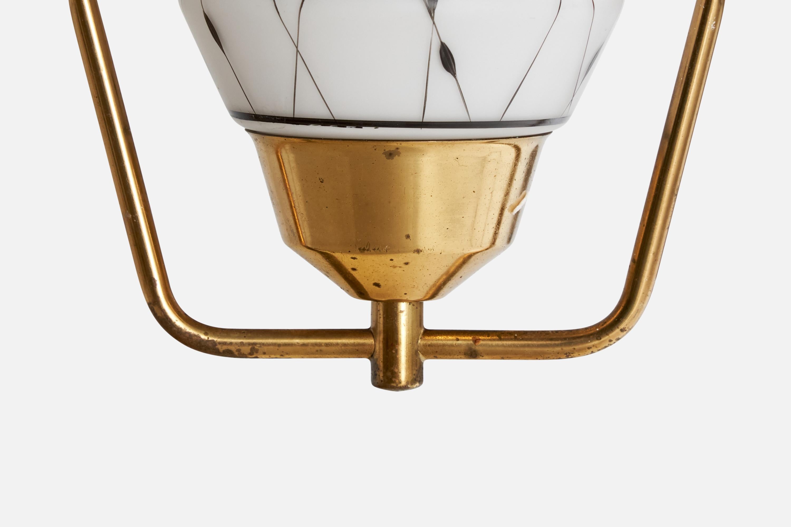Metà XX secolo Designer svedese, lampada a sospensione, ottone, vetro, Svezia, anni '1950 in vendita