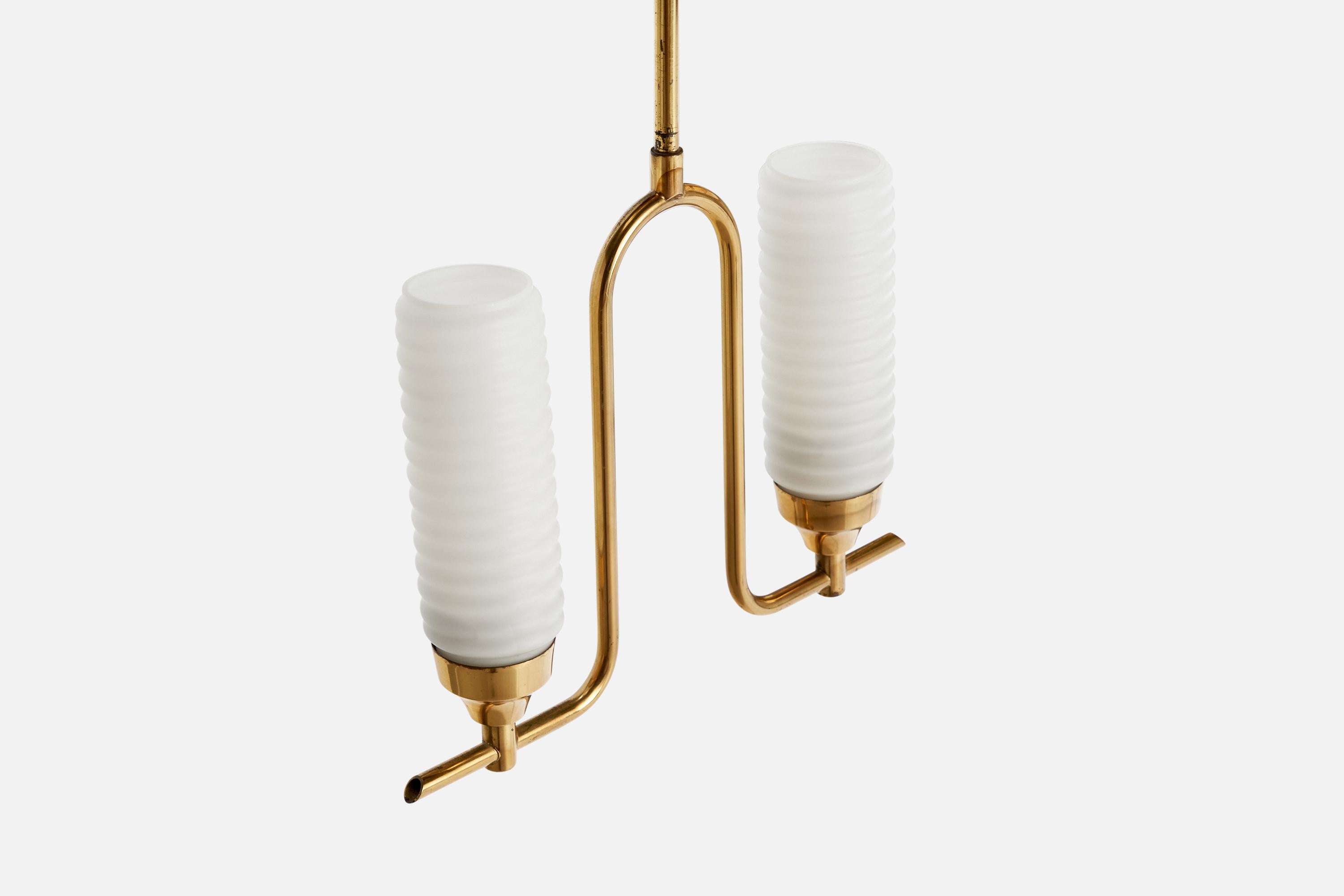 Milieu du XXe siècle Design suédois, lampe à suspension, laiton, verre, Suède, années 1950 en vente