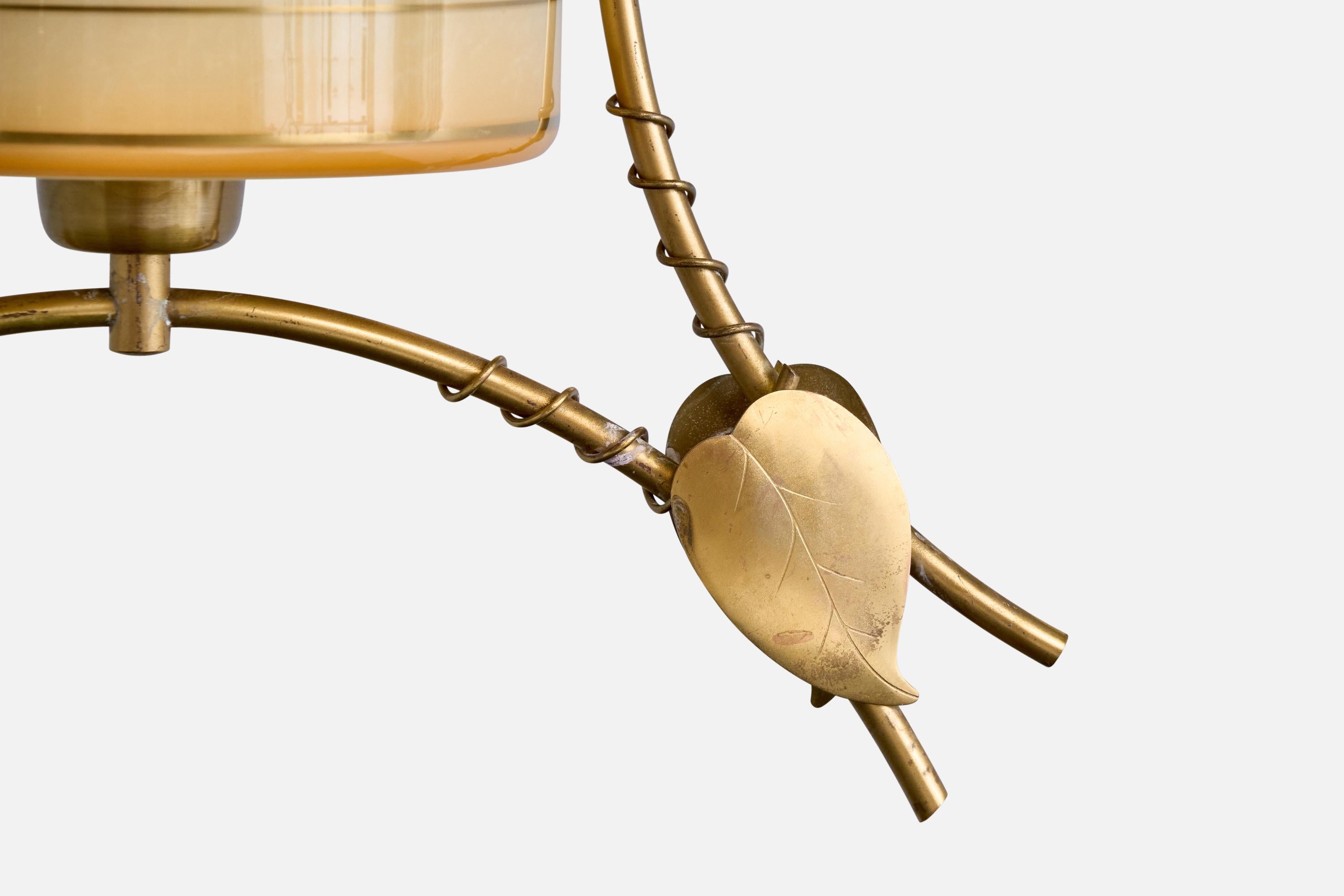 Metà XX secolo Designer svedese, lampada a sospensione, ottone, vetro, Svezia, anni '1950 in vendita